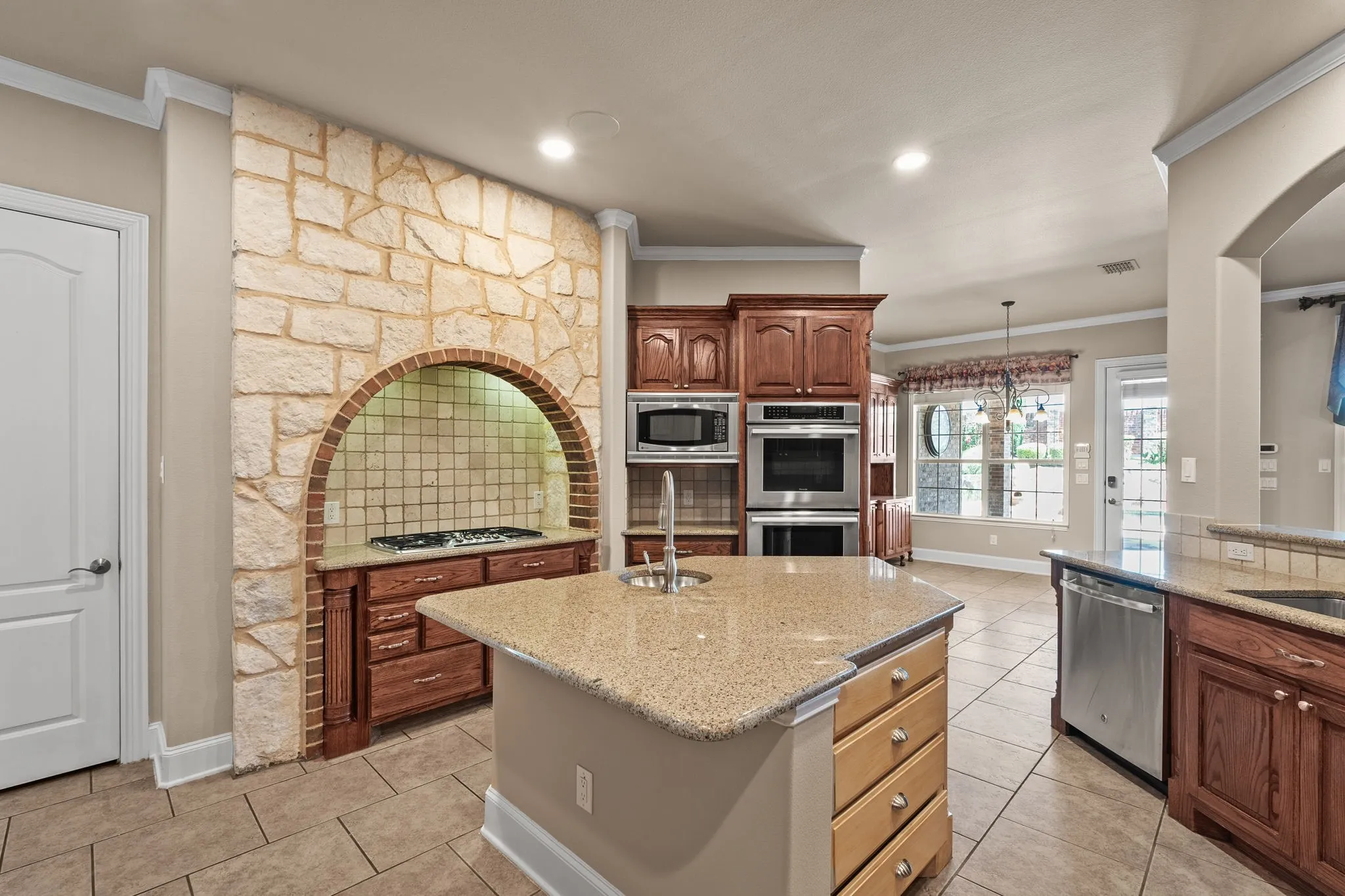 Single Family Residence For Sale in Dallas County , 6 Kilchurn, Garland, Texas 75044, 5 Bedroom, 6 Bathroom, 3 Garage spaces, 5,267 Sqft, built in 2004, Preowned, mls#21233376, Real Estate Agent in Garland, Homes For Sale in Dallas county, Homes For Sale in Garland, Realtor in Garland Texas, Real Estate Brokerage Independent Realty Texas, Luminita Cordes Realtor
