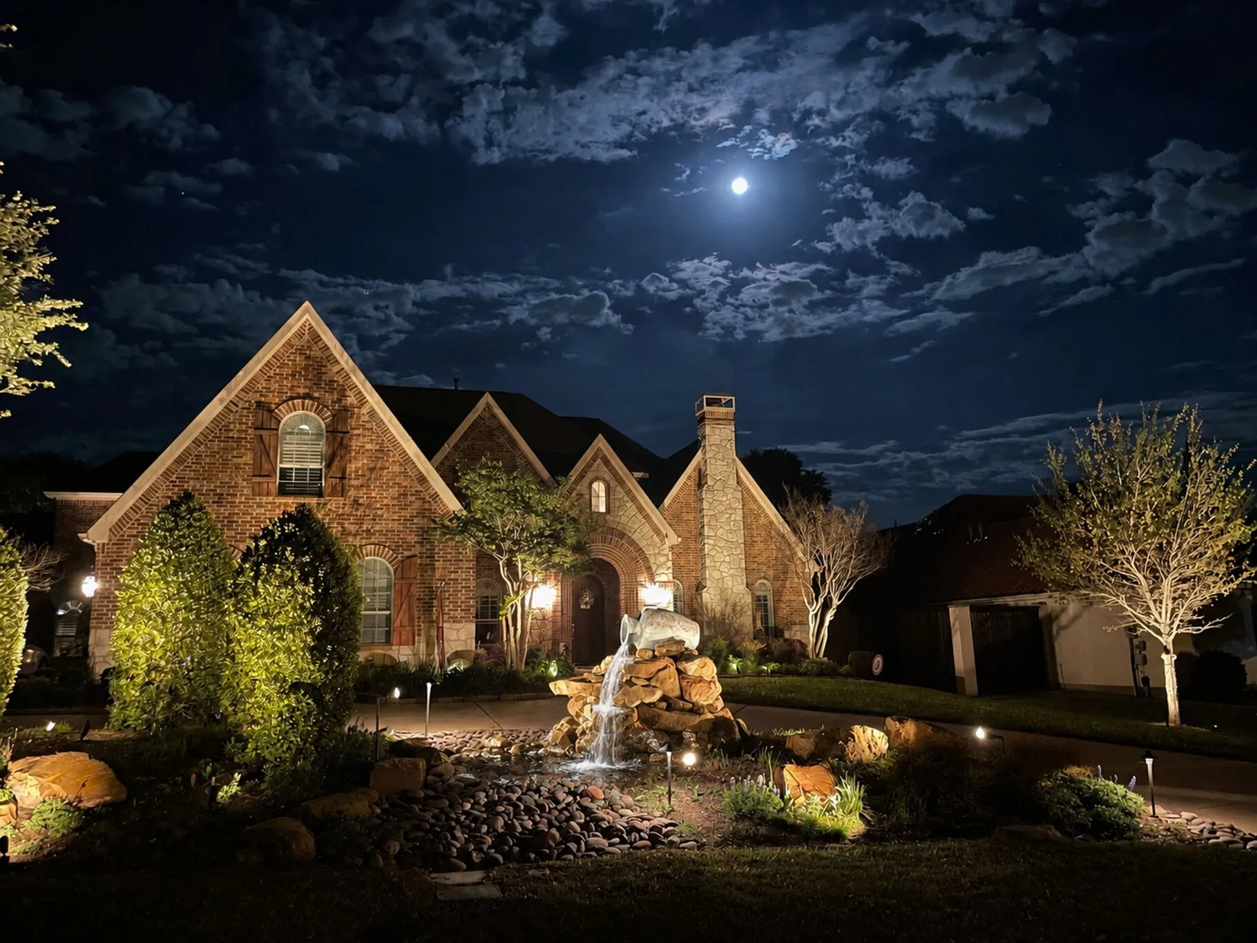Single Family Residence For Sale in Dallas County , 6 Kilchurn, Garland, Texas 75044, 5 Bedroom, 6 Bathroom, 3 Garage spaces, 5,267 Sqft, built in 2004, Preowned, mls#21233376, Real Estate Agent in Garland, Homes For Sale in Dallas county, Homes For Sale in Garland, Realtor in Garland Texas, Real Estate Brokerage Independent Realty Texas, Luminita Cordes Realtor