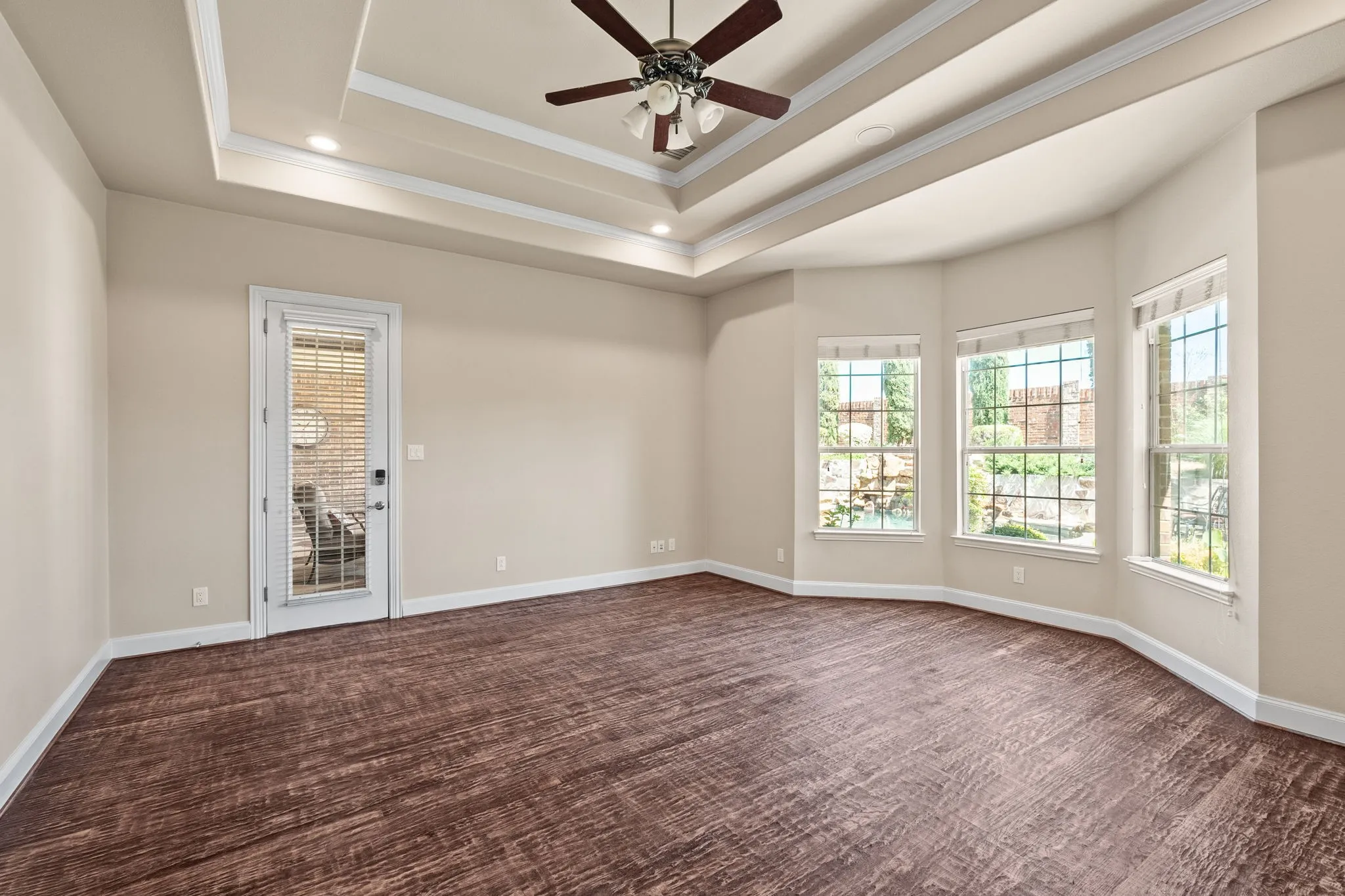 Single Family Residence For Sale in Dallas County , 6 Kilchurn, Garland, Texas 75044, 5 Bedroom, 6 Bathroom, 3 Garage spaces, 5,267 Sqft, built in 2004, Preowned, mls#21233376, Real Estate Agent in Garland, Homes For Sale in Dallas county, Homes For Sale in Garland, Realtor in Garland Texas, Real Estate Brokerage Independent Realty Texas, Luminita Cordes Realtor