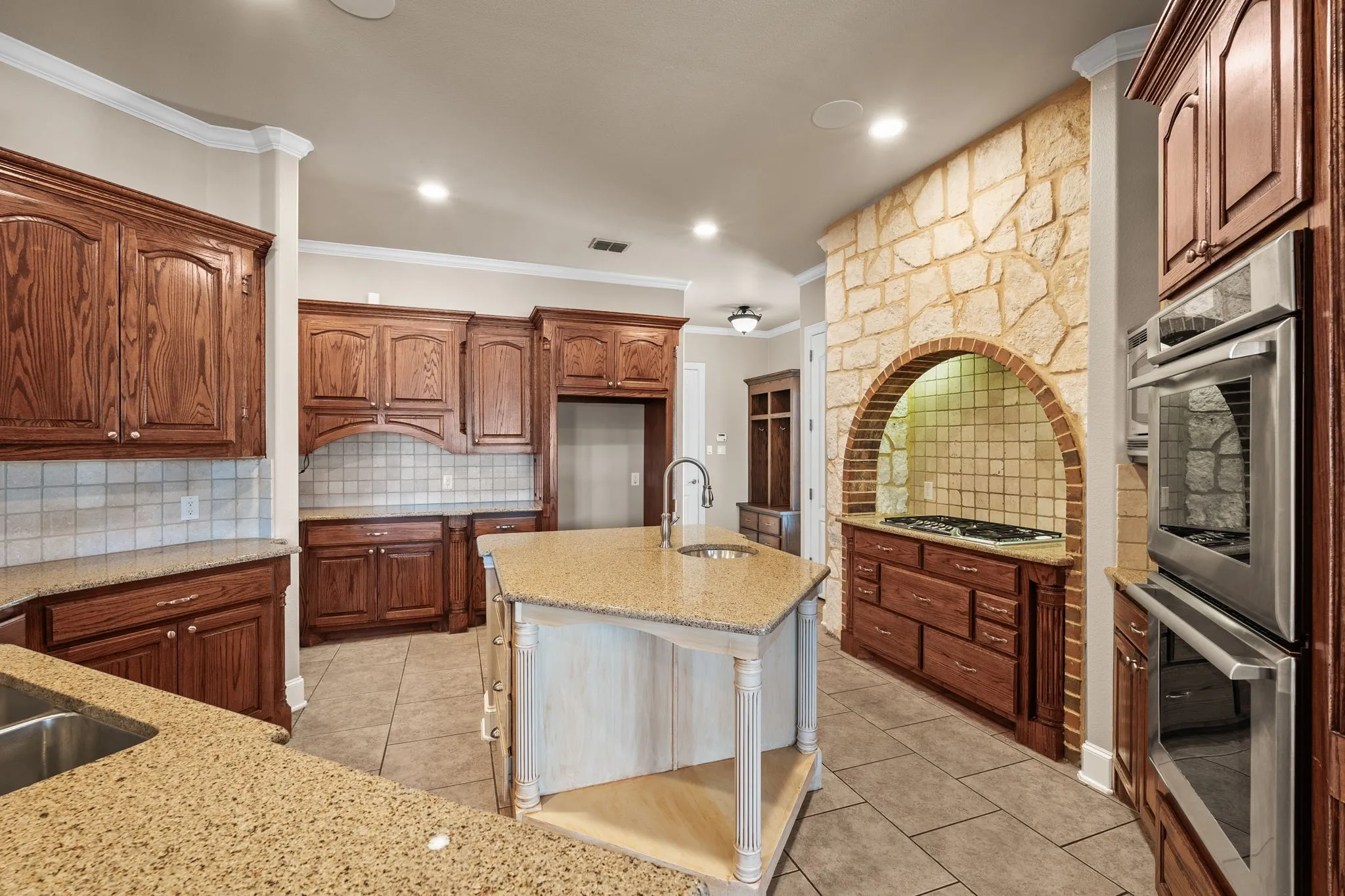 Single Family Residence For Sale in Dallas County , 6 Kilchurn, Garland, Texas 75044, 5 Bedroom, 6 Bathroom, 3 Garage spaces, 5,267 Sqft, built in 2004, Preowned, mls#21233376, Real Estate Agent in Garland, Homes For Sale in Dallas county, Homes For Sale in Garland, Realtor in Garland Texas, Real Estate Brokerage Independent Realty Texas, Luminita Cordes Realtor