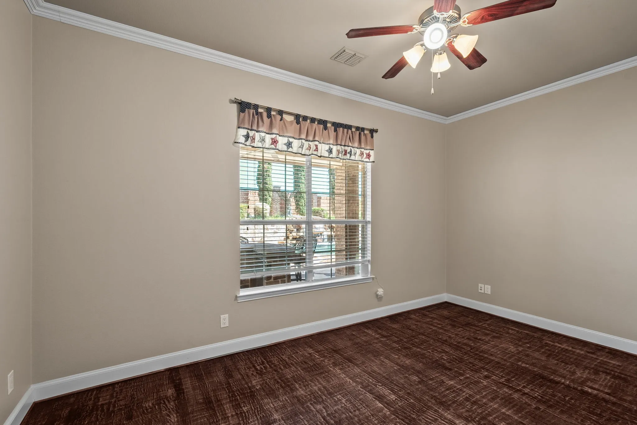 Single Family Residence For Sale in Dallas County , 6 Kilchurn, Garland, Texas 75044, 5 Bedroom, 6 Bathroom, 3 Garage spaces, 5,267 Sqft, built in 2004, Preowned, mls#21233376, Real Estate Agent in Garland, Homes For Sale in Dallas county, Homes For Sale in Garland, Realtor in Garland Texas, Real Estate Brokerage Independent Realty Texas, Luminita Cordes Realtor