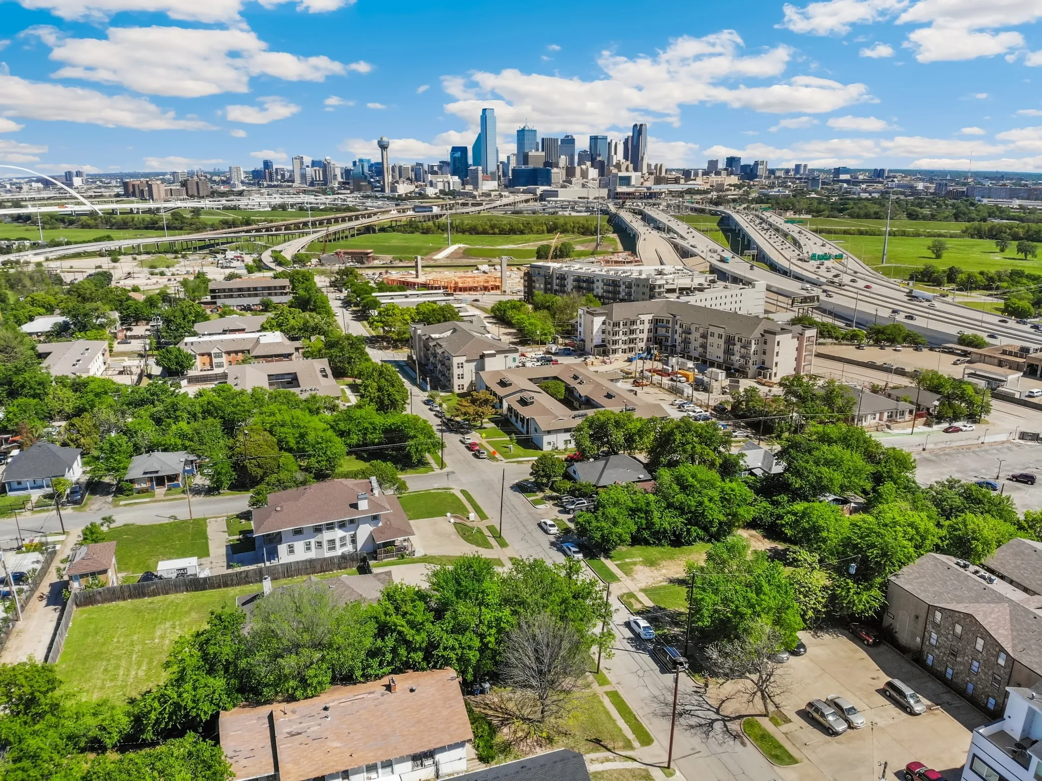 Single Family Residence For Sale in Dallas County , 613 N Ewing Avenue, Dallas, Texas 75203, 3 Bedroom, 2 Bathroom, Garage spaces, 2,253 Sqft, built in 1901, Price $599,000, mls#21234717, Real Estate Agent in Dallas, Homes For Sale in Dallas county, Homes For Sale in Dallas, Realtor in Dallas Texas, Real Estate Brokerage Independent Realty Texas, Luminita Cordes Realtor