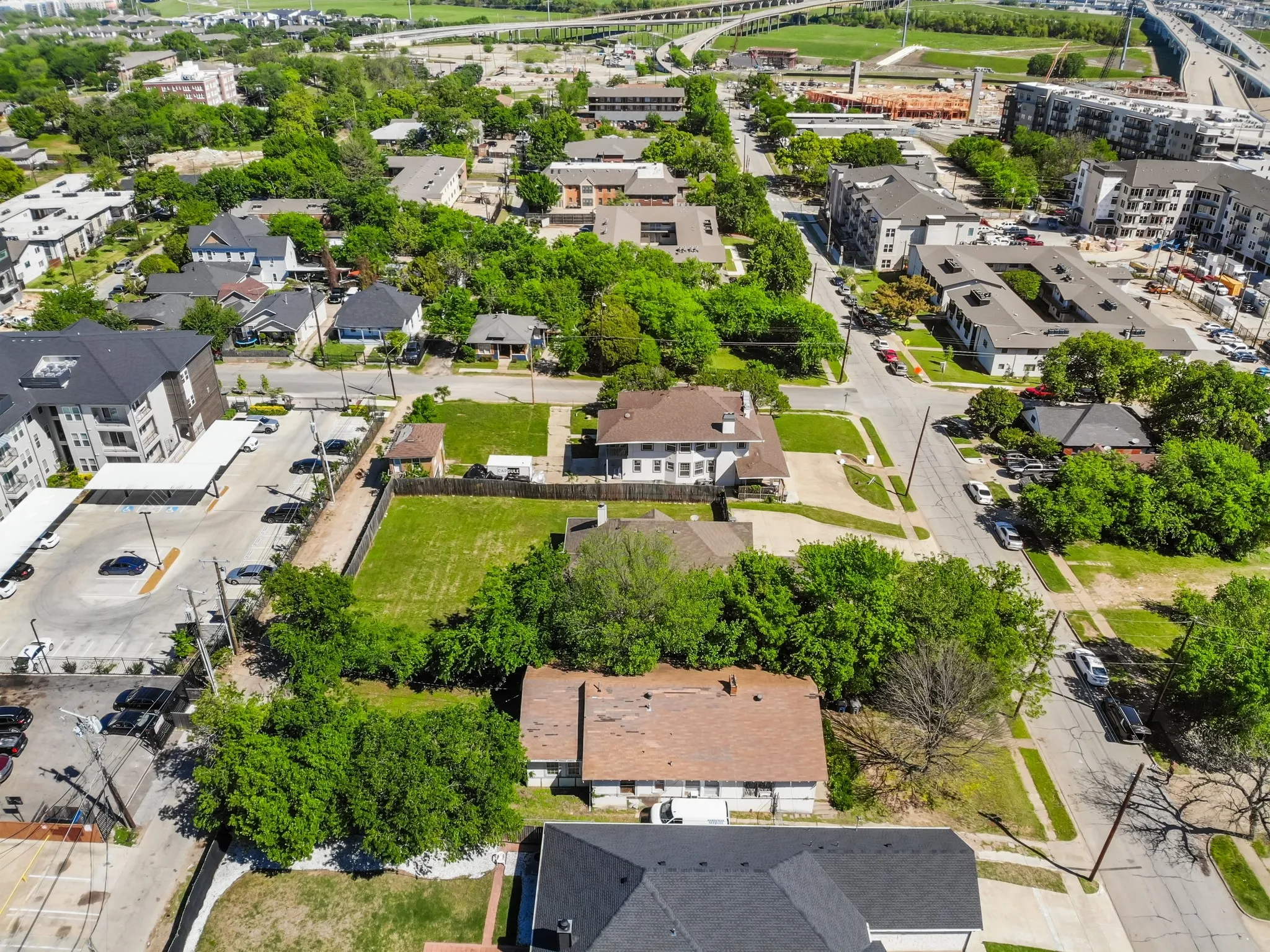 Single Family Residence For Sale in Dallas County , 613 N Ewing Avenue, Dallas, Texas 75203, 3 Bedroom, 2 Bathroom, Garage spaces, 2,253 Sqft, built in 1901, Price $599,000, mls#21234717, Real Estate Agent in Dallas, Homes For Sale in Dallas county, Homes For Sale in Dallas, Realtor in Dallas Texas, Real Estate Brokerage Independent Realty Texas, Luminita Cordes Realtor