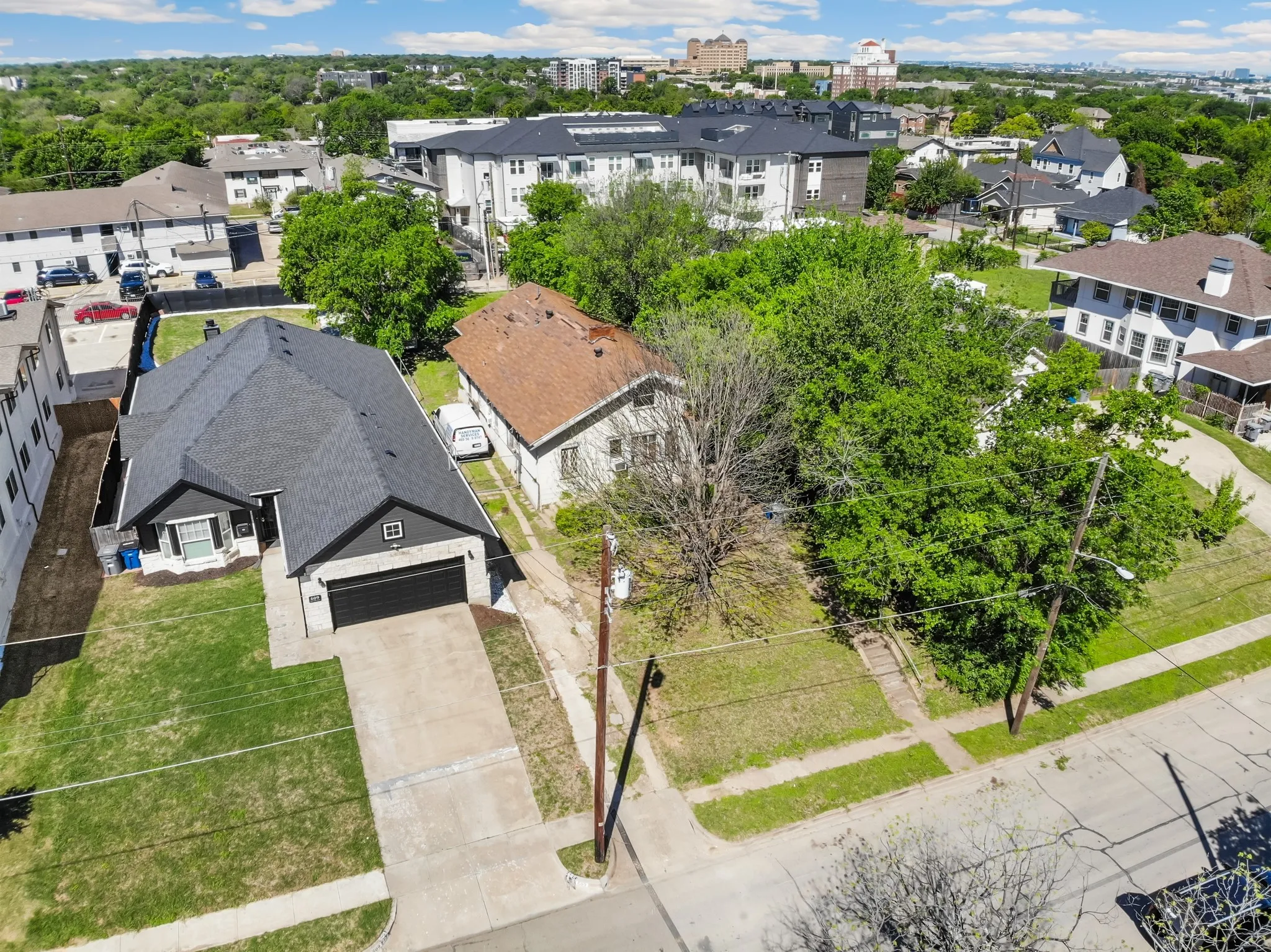 Single Family Residence For Sale in Dallas County , 613 N Ewing Avenue, Dallas, Texas 75203, 3 Bedroom, 2 Bathroom, Garage spaces, 2,253 Sqft, built in 1901, Price $599,000, mls#21234717, Real Estate Agent in Dallas, Homes For Sale in Dallas county, Homes For Sale in Dallas, Realtor in Dallas Texas, Real Estate Brokerage Independent Realty Texas, Luminita Cordes Realtor