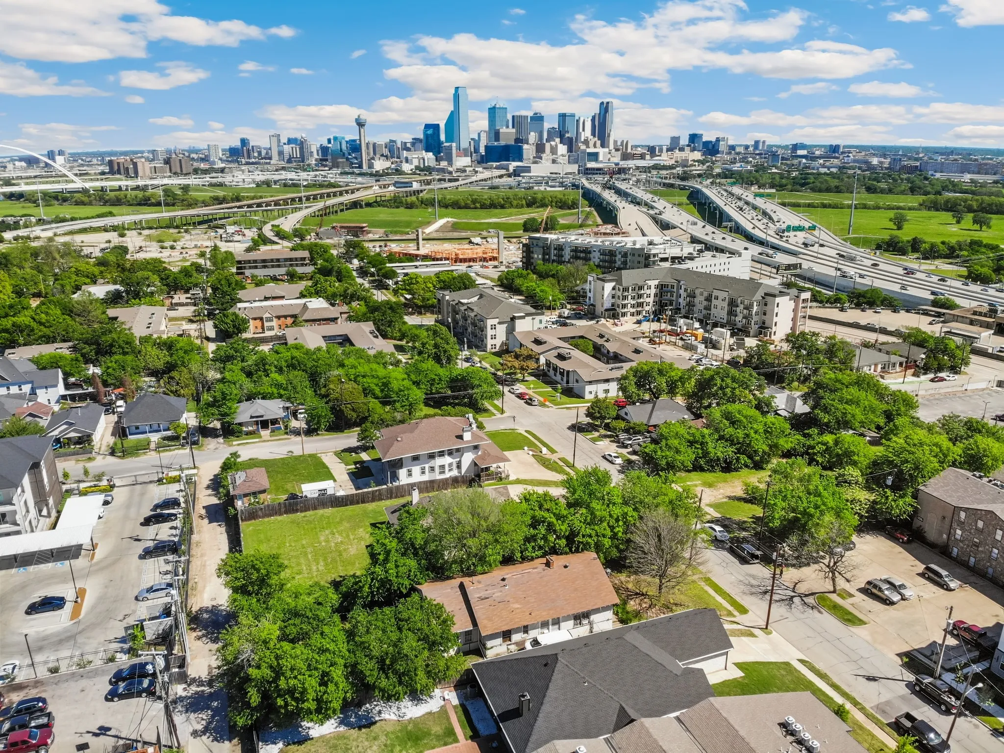 Single Family Residence For Sale in Dallas County , 613 N Ewing Avenue, Dallas, Texas 75203, 3 Bedroom, 2 Bathroom, Garage spaces, 2,253 Sqft, built in 1901, Price $599,000, mls#21234717, Real Estate Agent in Dallas, Homes For Sale in Dallas county, Homes For Sale in Dallas, Realtor in Dallas Texas, Real Estate Brokerage Independent Realty Texas, Luminita Cordes Realtor