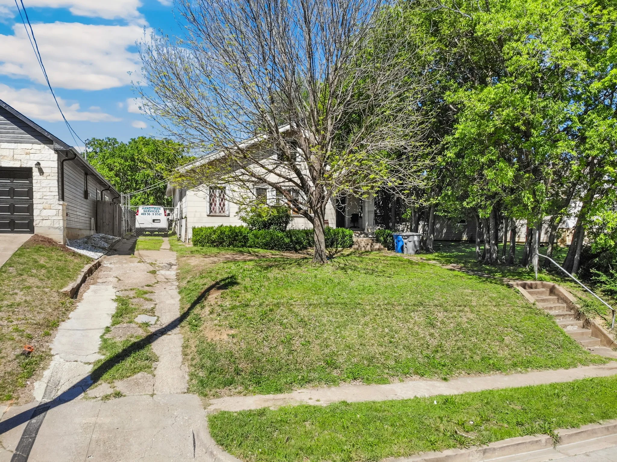 Single Family Residence For Sale in Dallas County , 613 N Ewing Avenue, Dallas, Texas 75203, 3 Bedroom, 2 Bathroom, Garage spaces, 2,253 Sqft, built in 1901, Price $599,000, mls#21234717, Real Estate Agent in Dallas, Homes For Sale in Dallas county, Homes For Sale in Dallas, Realtor in Dallas Texas, Real Estate Brokerage Independent Realty Texas, Luminita Cordes Realtor