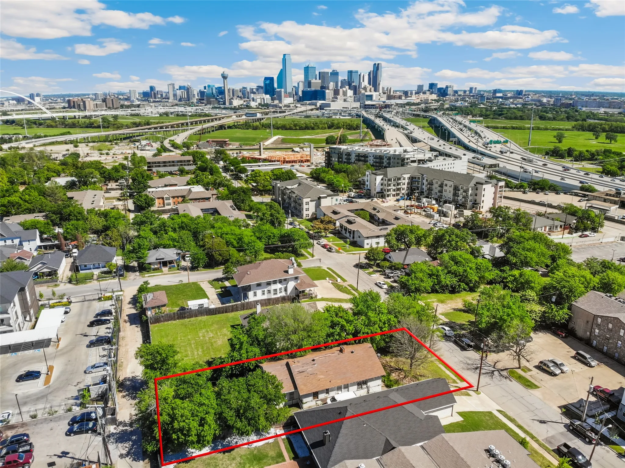 Single Family Residence For Sale in Dallas County , 613 N Ewing Avenue, Dallas, Texas 75203, 3 Bedroom, 2 Bathroom, Garage spaces, 2,253 Sqft, built in 1901, Price $599,000, mls#21234717, Real Estate Agent in Dallas, Homes For Sale in Dallas county, Homes For Sale in Dallas, Realtor in Dallas Texas, Real Estate Brokerage Independent Realty Texas, Luminita Cordes Realtor