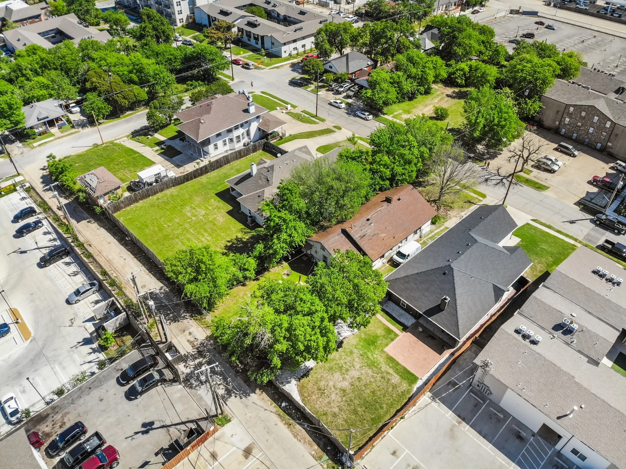 Single Family Residence For Sale in Dallas County , 613 N Ewing Avenue, Dallas, Texas 75203, 3 Bedroom, 2 Bathroom, Garage spaces, 2,253 Sqft, built in 1901, Price $599,000, mls#21234717, Real Estate Agent in Dallas, Homes For Sale in Dallas county, Homes For Sale in Dallas, Realtor in Dallas Texas, Real Estate Brokerage Independent Realty Texas, Luminita Cordes Realtor