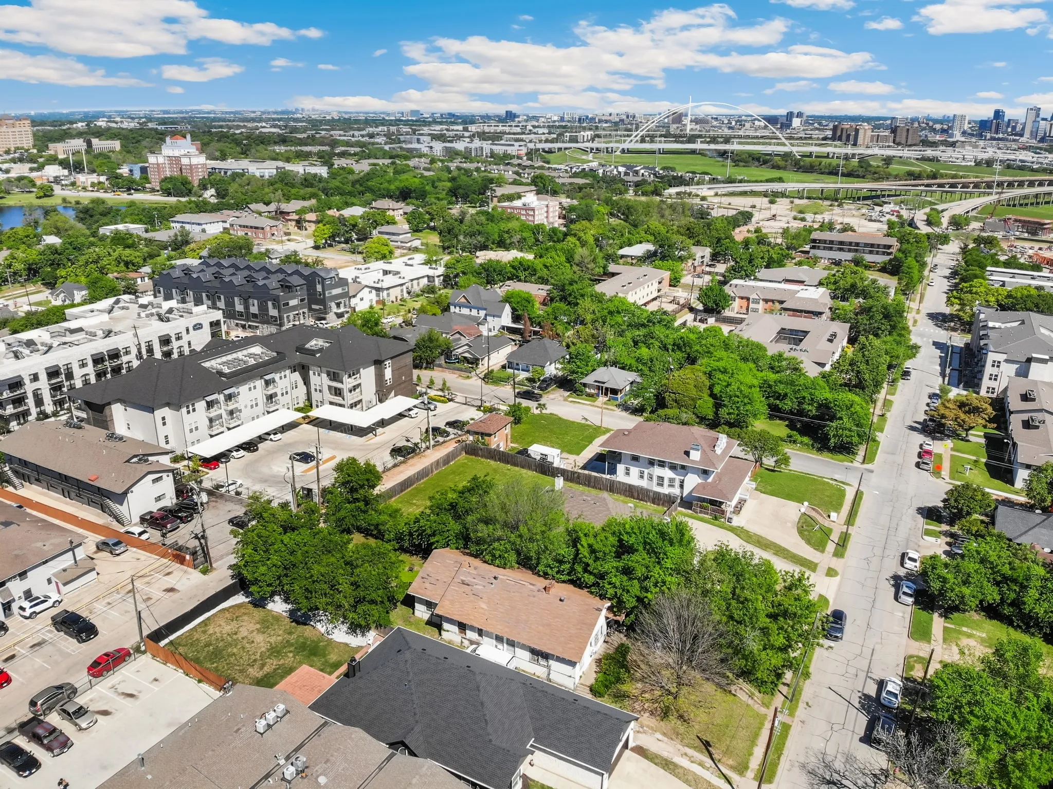 Single Family Residence For Sale in Dallas County , 613 N Ewing Avenue, Dallas, Texas 75203, 3 Bedroom, 2 Bathroom, Garage spaces, 2,253 Sqft, built in 1901, Price $599,000, mls#21234717, Real Estate Agent in Dallas, Homes For Sale in Dallas county, Homes For Sale in Dallas, Realtor in Dallas Texas, Real Estate Brokerage Independent Realty Texas, Luminita Cordes Realtor