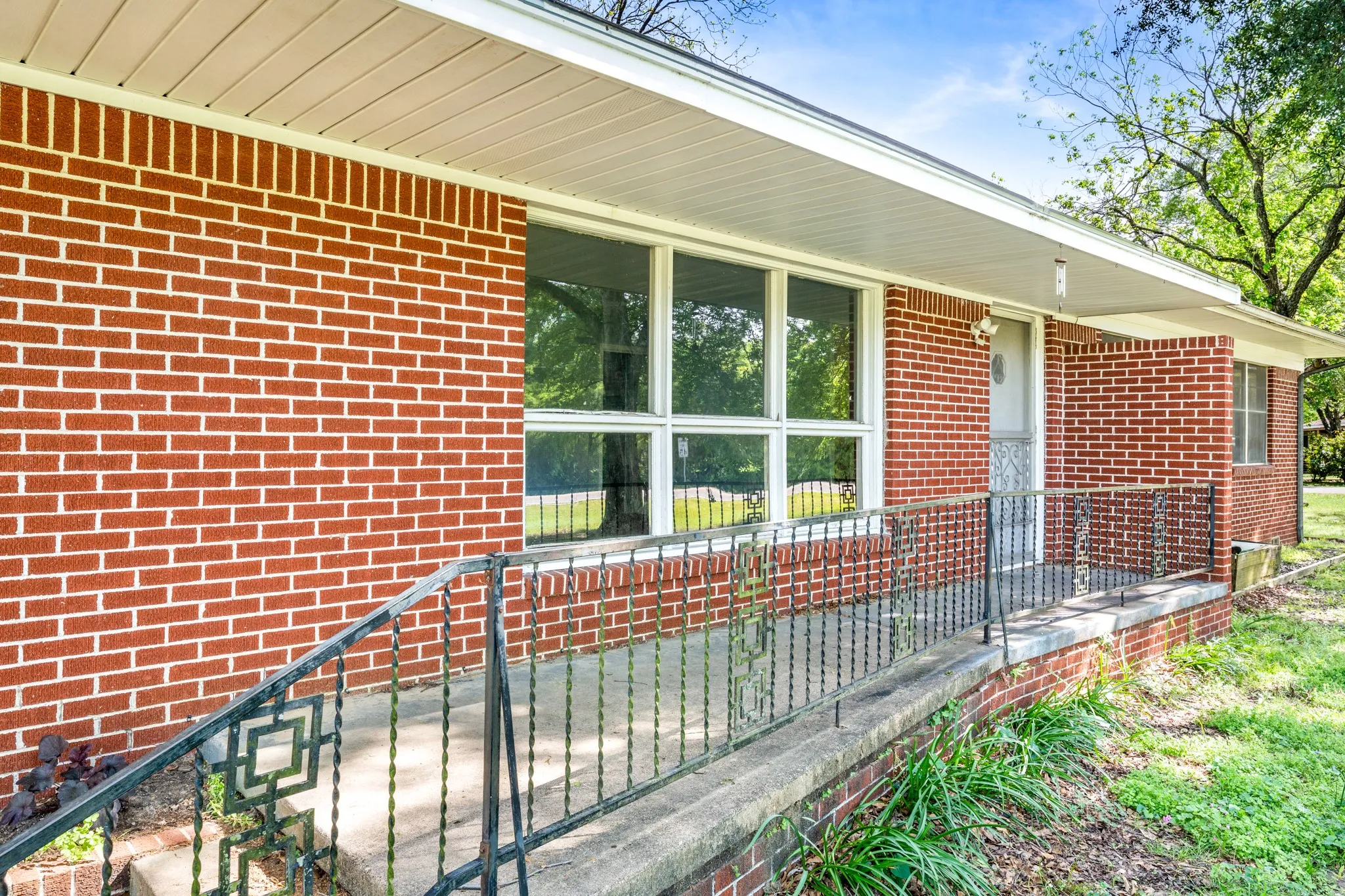 Single Family Residence For Sale in Wood County , 801 N Winnsboro Street, Quitman, Texas 75783, 3 Bedroom, 1 Bathroom, 1 Garage spaces, 1,358 Sqft, built in 0, Preowned, mls#21234700, Real Estate Agent in Quitman, Homes For Sale in Wood county, Homes For Sale in Quitman, Realtor in Quitman Texas, Real Estate Brokerage Independent Realty Texas, Luminita Cordes Realtor