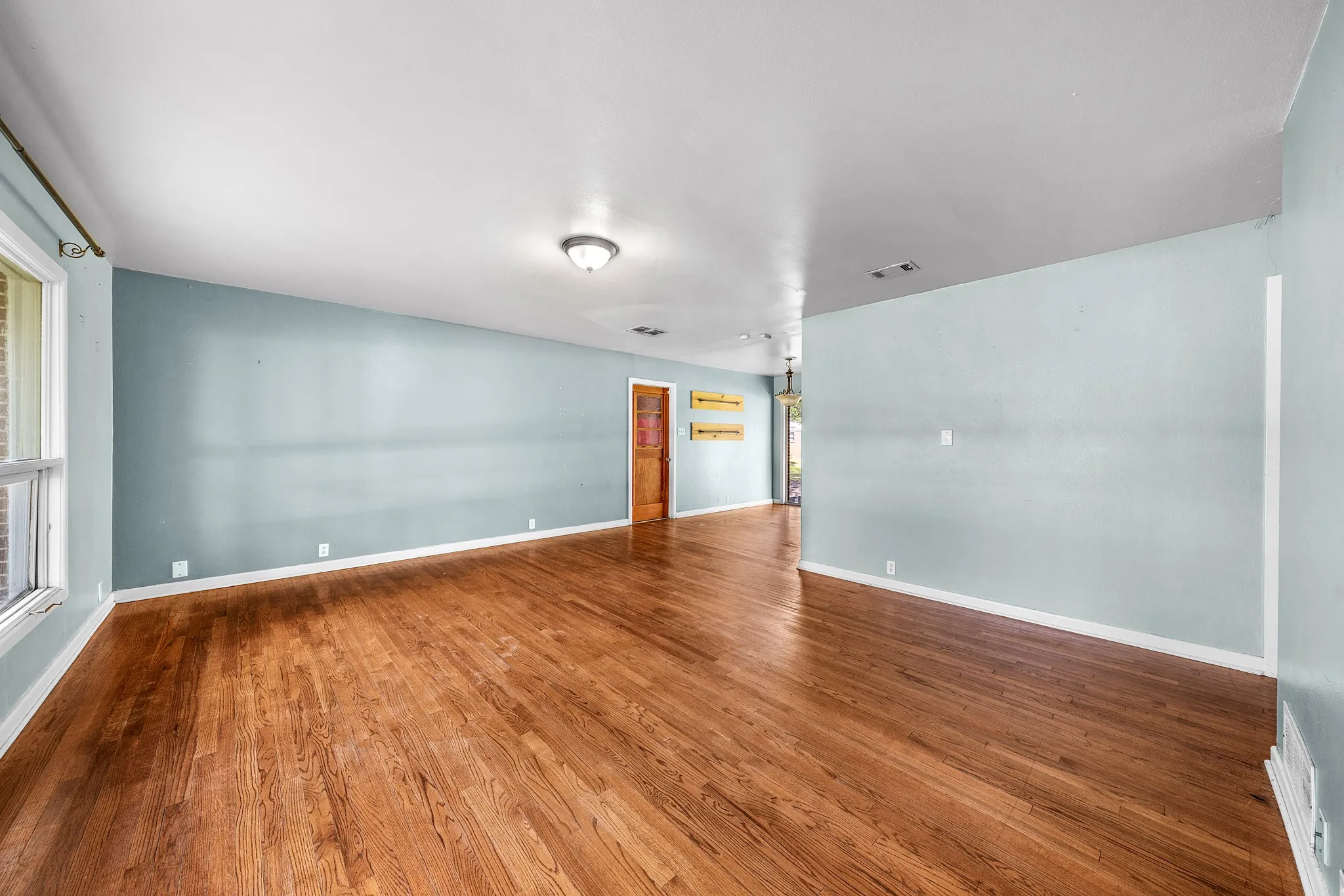 Single Family Residence For Sale in Wood County , 801 N Winnsboro Street, Quitman, Texas 75783, 3 Bedroom, 1 Bathroom, 1 Garage spaces, 1,358 Sqft, built in 0, Preowned, mls#21234700, Real Estate Agent in Quitman, Homes For Sale in Wood county, Homes For Sale in Quitman, Realtor in Quitman Texas, Real Estate Brokerage Independent Realty Texas, Luminita Cordes Realtor
