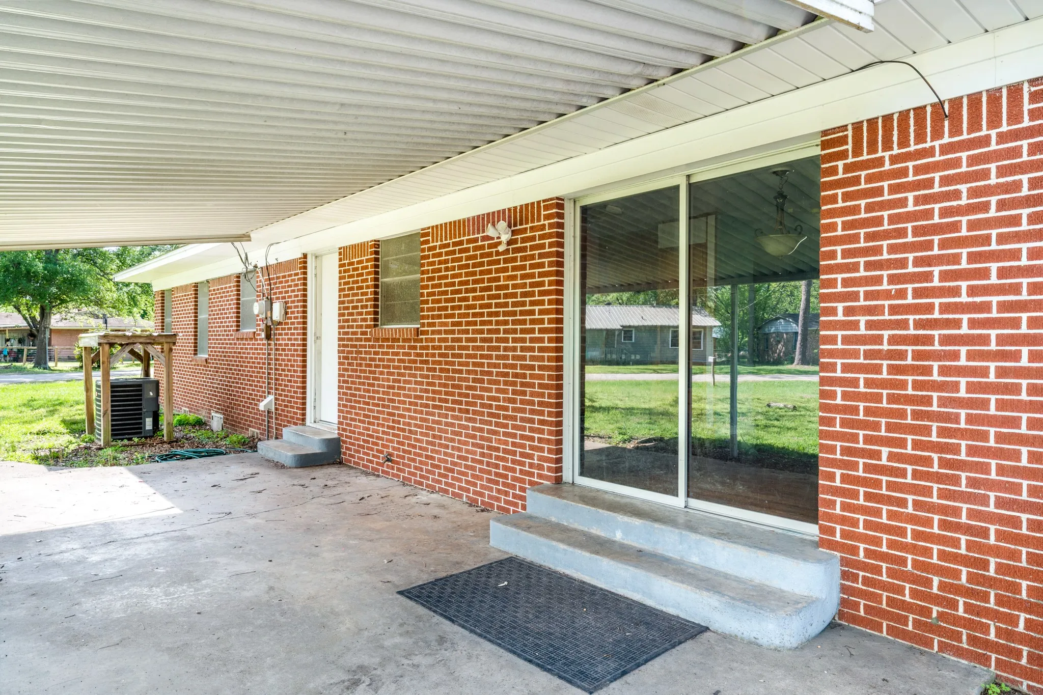 Single Family Residence For Sale in Wood County , 801 N Winnsboro Street, Quitman, Texas 75783, 3 Bedroom, 1 Bathroom, 1 Garage spaces, 1,358 Sqft, built in 0, Preowned, mls#21234700, Real Estate Agent in Quitman, Homes For Sale in Wood county, Homes For Sale in Quitman, Realtor in Quitman Texas, Real Estate Brokerage Independent Realty Texas, Luminita Cordes Realtor
