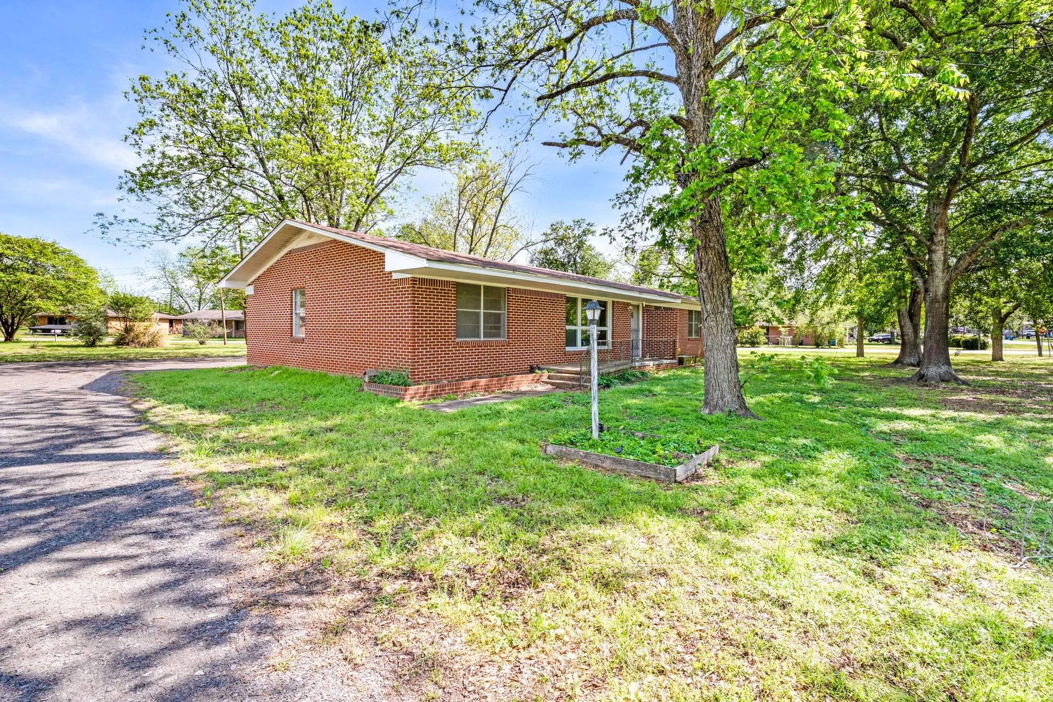 Single Family Residence For Sale in Wood County , 801 N Winnsboro Street, Quitman, Texas 75783, 3 Bedroom, 1 Bathroom, 1 Garage spaces, 1,358 Sqft, built in 0, Preowned, mls#21234700, Real Estate Agent in Quitman, Homes For Sale in Wood county, Homes For Sale in Quitman, Realtor in Quitman Texas, Real Estate Brokerage Independent Realty Texas, Luminita Cordes Realtor