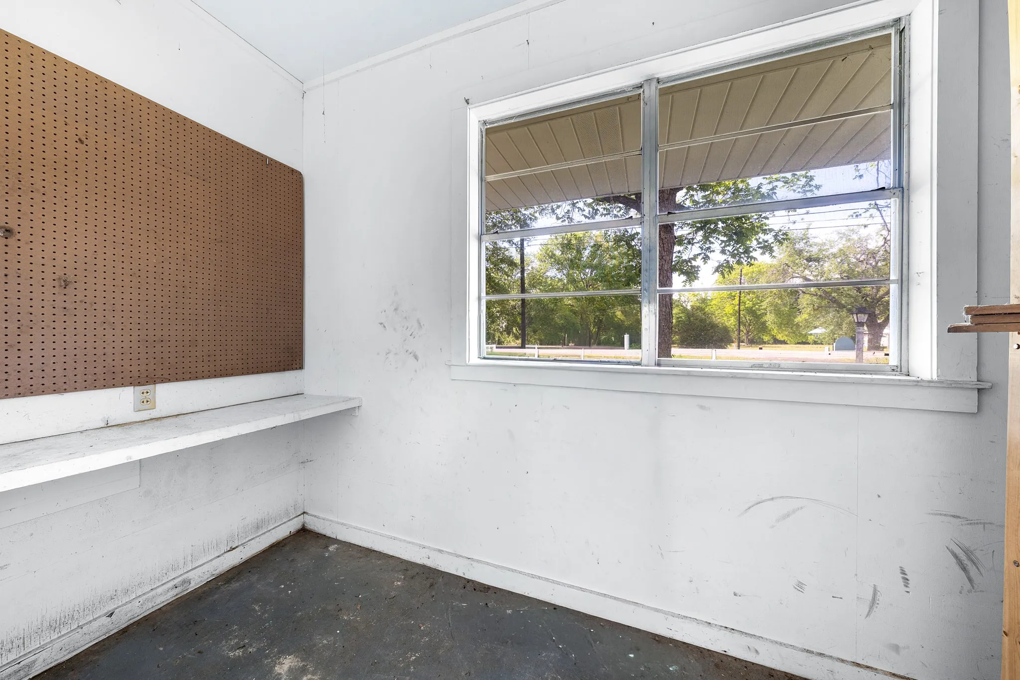 Single Family Residence For Sale in Wood County , 801 N Winnsboro Street, Quitman, Texas 75783, 3 Bedroom, 1 Bathroom, 1 Garage spaces, 1,358 Sqft, built in 0, Preowned, mls#21234700, Real Estate Agent in Quitman, Homes For Sale in Wood county, Homes For Sale in Quitman, Realtor in Quitman Texas, Real Estate Brokerage Independent Realty Texas, Luminita Cordes Realtor