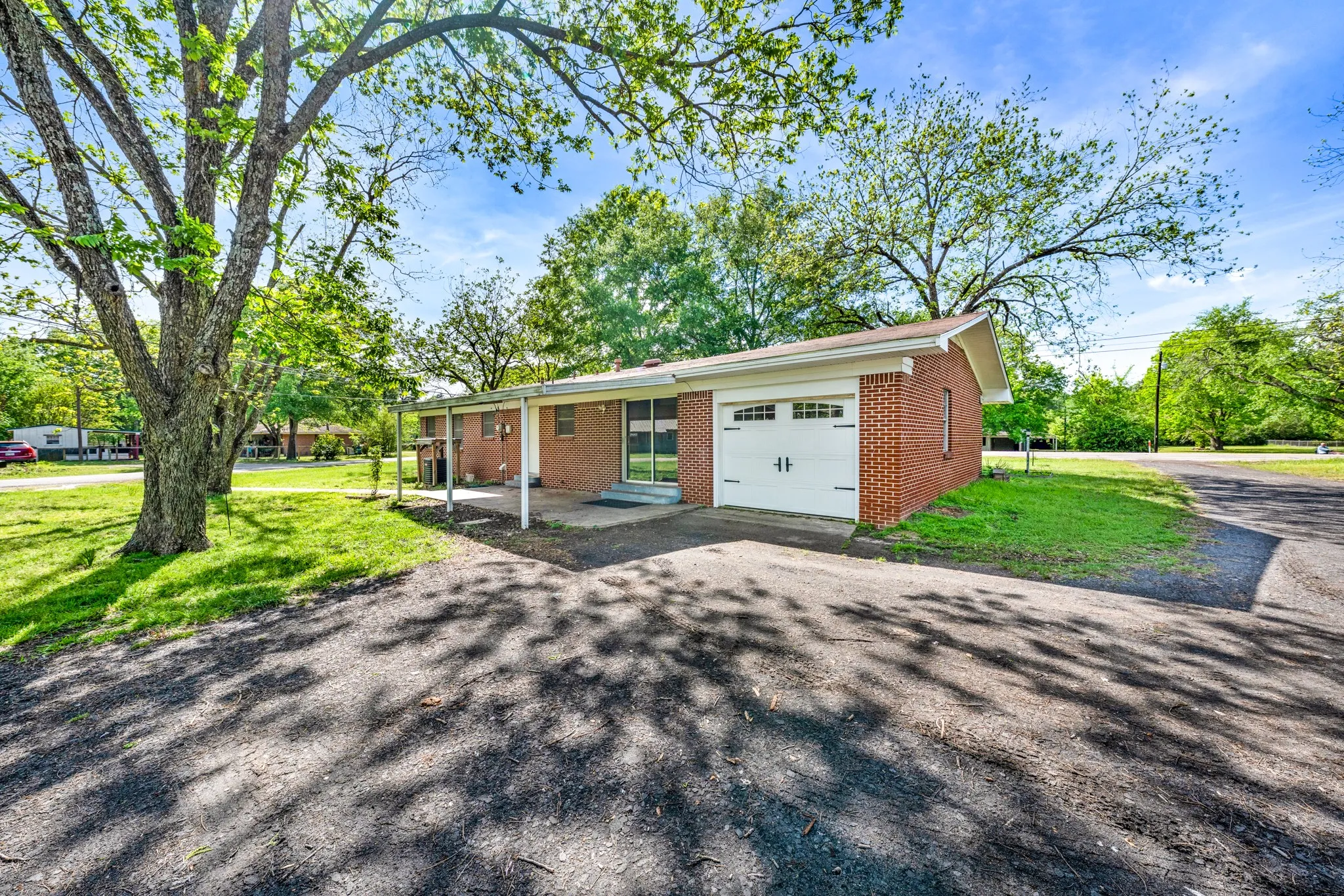 Single Family Residence For Sale in Wood County , 801 N Winnsboro Street, Quitman, Texas 75783, 3 Bedroom, 1 Bathroom, 1 Garage spaces, 1,358 Sqft, built in 0, Preowned, mls#21234700, Real Estate Agent in Quitman, Homes For Sale in Wood county, Homes For Sale in Quitman, Realtor in Quitman Texas, Real Estate Brokerage Independent Realty Texas, Luminita Cordes Realtor