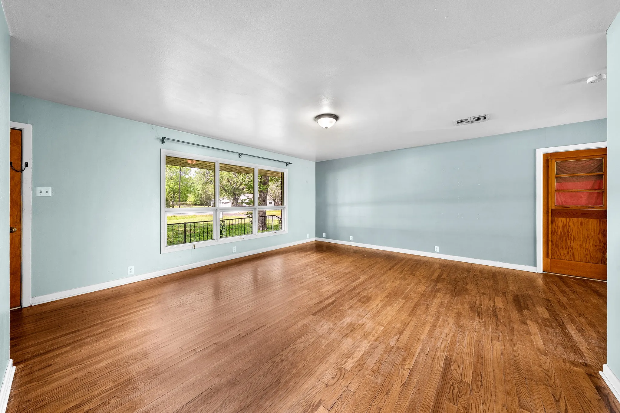 Single Family Residence For Sale in Wood County , 801 N Winnsboro Street, Quitman, Texas 75783, 3 Bedroom, 1 Bathroom, 1 Garage spaces, 1,358 Sqft, built in 0, Preowned, mls#21234700, Real Estate Agent in Quitman, Homes For Sale in Wood county, Homes For Sale in Quitman, Realtor in Quitman Texas, Real Estate Brokerage Independent Realty Texas, Luminita Cordes Realtor