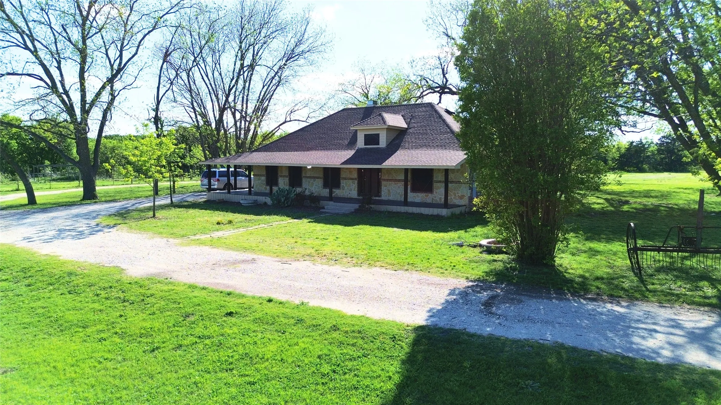Single Family Residence For Sale in Dallas County , 1542 W Reindeer Road, Lancaster, Texas 75146, 3 Bedroom, 2 Bathroom, 2 Garage spaces, 1,372 Sqft, built in 1922, mls#21233961, Real Estate Agent in Lancaster, Homes For Sale in Dallas county, Homes For Sale in Lancaster, Realtor in Lancaster Texas, Real Estate Brokerage Independent Realty Texas, Luminita Cordes Realtor