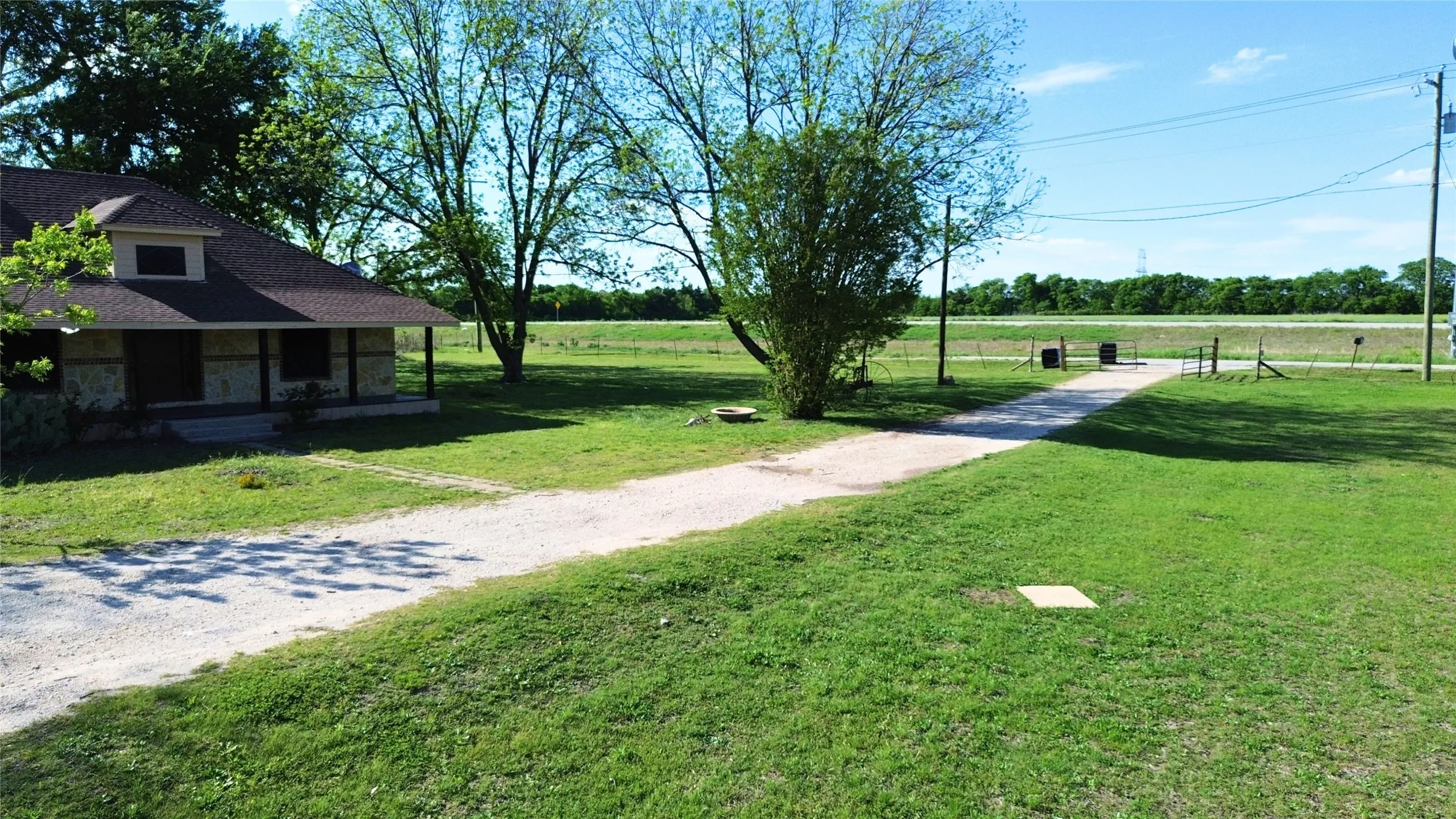 Single Family Residence For Sale in Dallas County , 1542 W Reindeer Road, Lancaster, Texas 75146, 3 Bedroom, 2 Bathroom, 2 Garage spaces, 1,372 Sqft, built in 1922, mls#21233961, Real Estate Agent in Lancaster, Homes For Sale in Dallas county, Homes For Sale in Lancaster, Realtor in Lancaster Texas, Real Estate Brokerage Independent Realty Texas, Luminita Cordes Realtor
