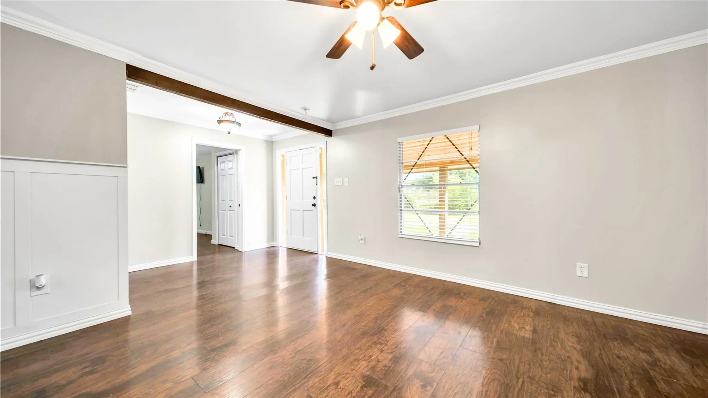 Single Family Residence For Sale in Dallas County , 1542 W Reindeer Road, Lancaster, Texas 75146, 3 Bedroom, 2 Bathroom, 2 Garage spaces, 1,372 Sqft, built in 1922, mls#21233961, Real Estate Agent in Lancaster, Homes For Sale in Dallas county, Homes For Sale in Lancaster, Realtor in Lancaster Texas, Real Estate Brokerage Independent Realty Texas, Luminita Cordes Realtor