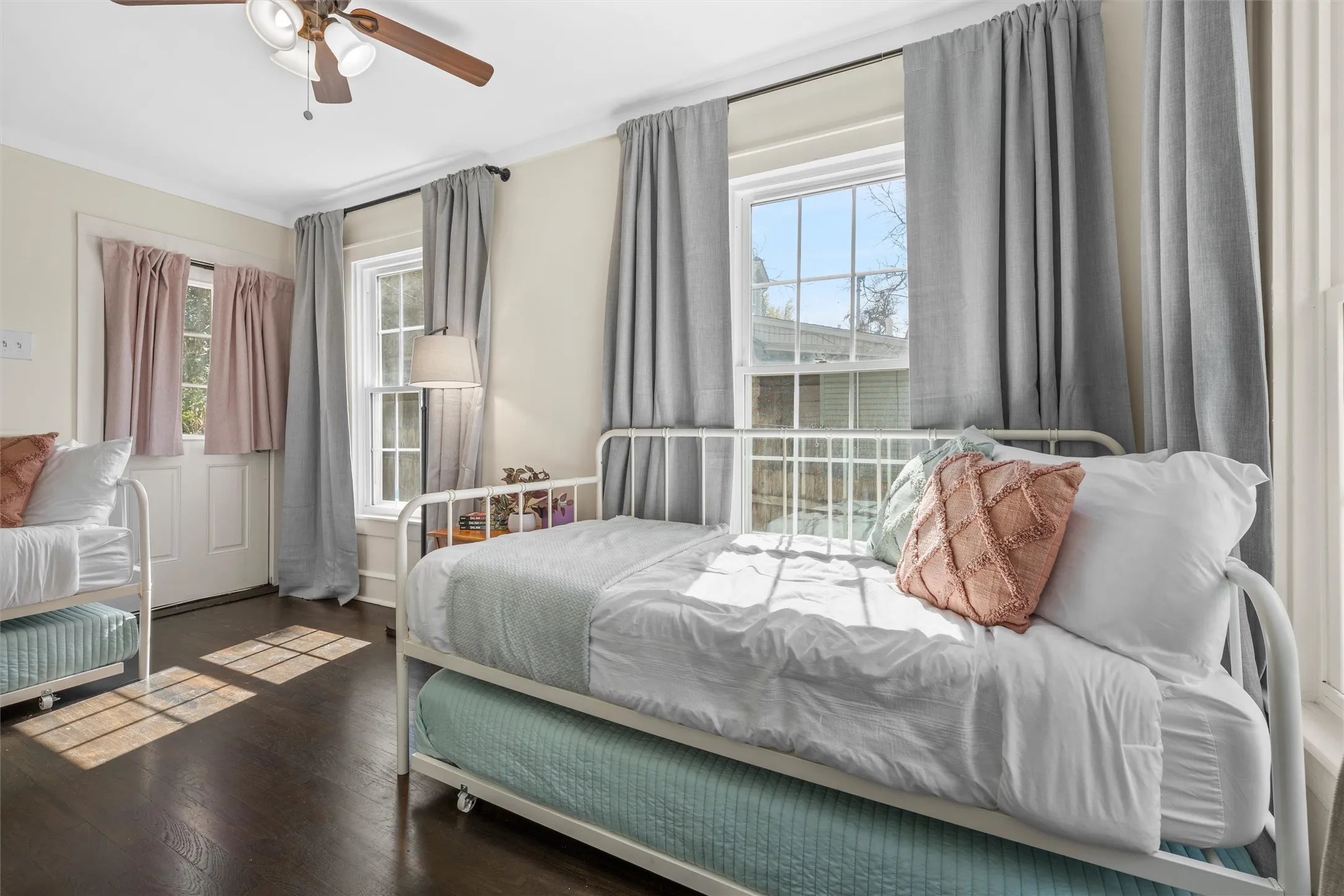 Single Family Residence For Sale in Mc Lennan County , 2521 Washington Avenue, Waco, Texas 76710, 3 Bedroom, 2 Bathroom, Garage spaces, 1,320 Sqft, built in 1936, Preowned, mls#21227820, Real Estate Agent in Waco, Homes For Sale in Mc Lennan county, Homes For Sale in Waco, Realtor in Waco Texas, Real Estate Brokerage Independent Realty Texas, Luminita Cordes Realtor