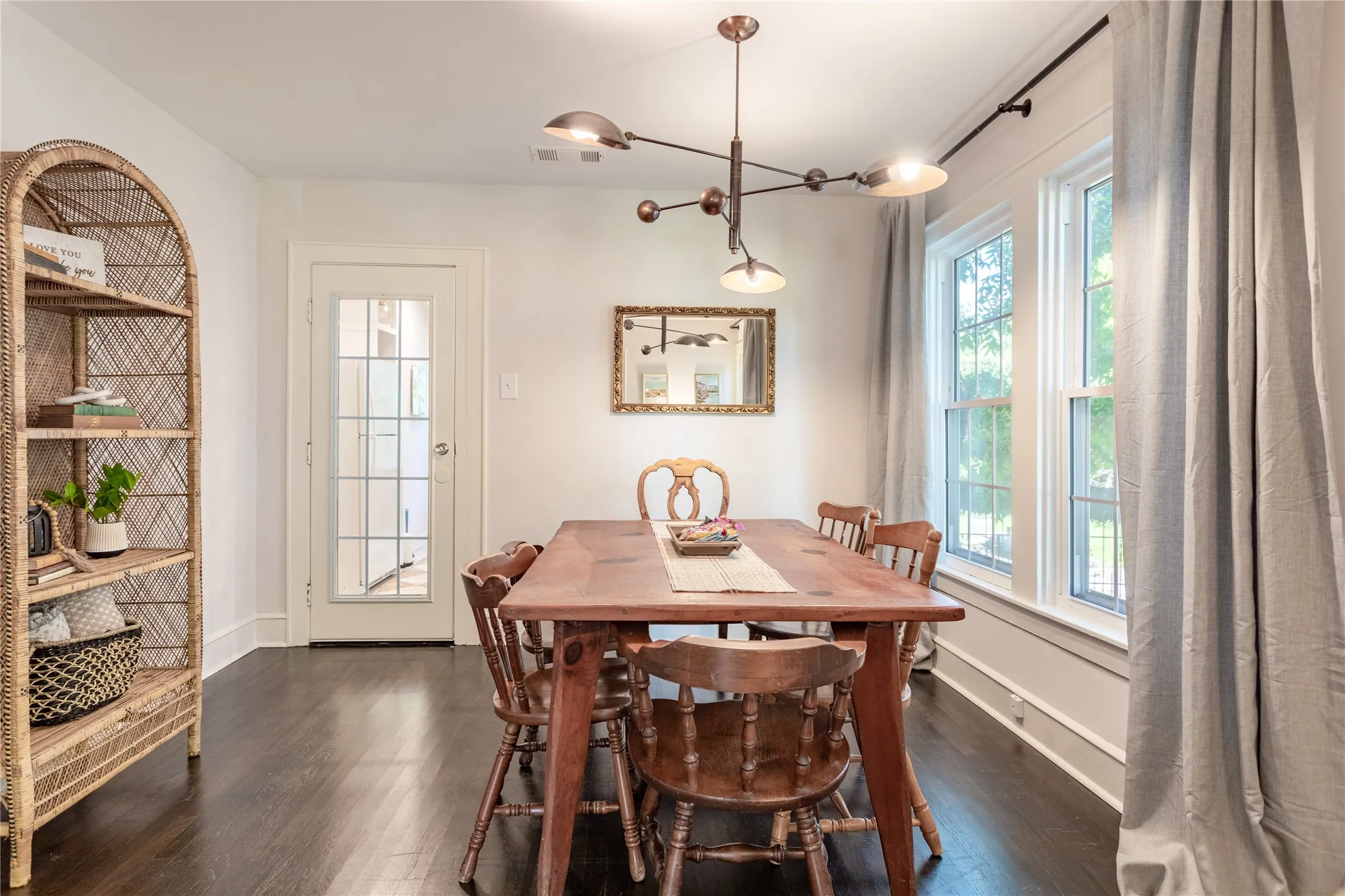 Single Family Residence For Sale in Mc Lennan County , 2521 Washington Avenue, Waco, Texas 76710, 3 Bedroom, 2 Bathroom, Garage spaces, 1,320 Sqft, built in 1936, Preowned, mls#21227820, Real Estate Agent in Waco, Homes For Sale in Mc Lennan county, Homes For Sale in Waco, Realtor in Waco Texas, Real Estate Brokerage Independent Realty Texas, Luminita Cordes Realtor