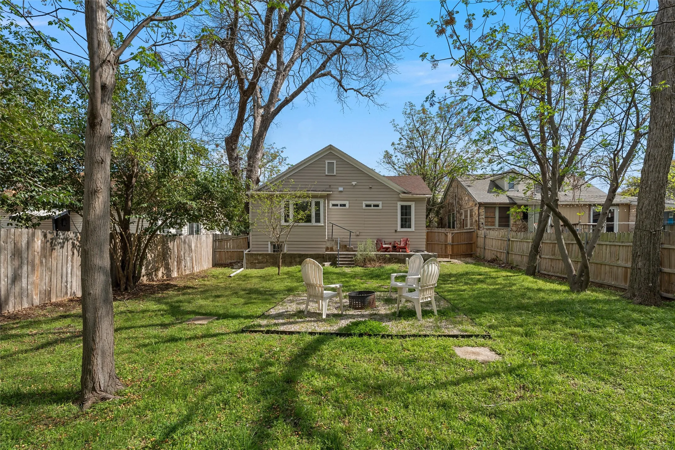 Single Family Residence For Sale in Mc Lennan County , 2521 Washington Avenue, Waco, Texas 76710, 3 Bedroom, 2 Bathroom, Garage spaces, 1,320 Sqft, built in 1936, Preowned, mls#21227820, Real Estate Agent in Waco, Homes For Sale in Mc Lennan county, Homes For Sale in Waco, Realtor in Waco Texas, Real Estate Brokerage Independent Realty Texas, Luminita Cordes Realtor