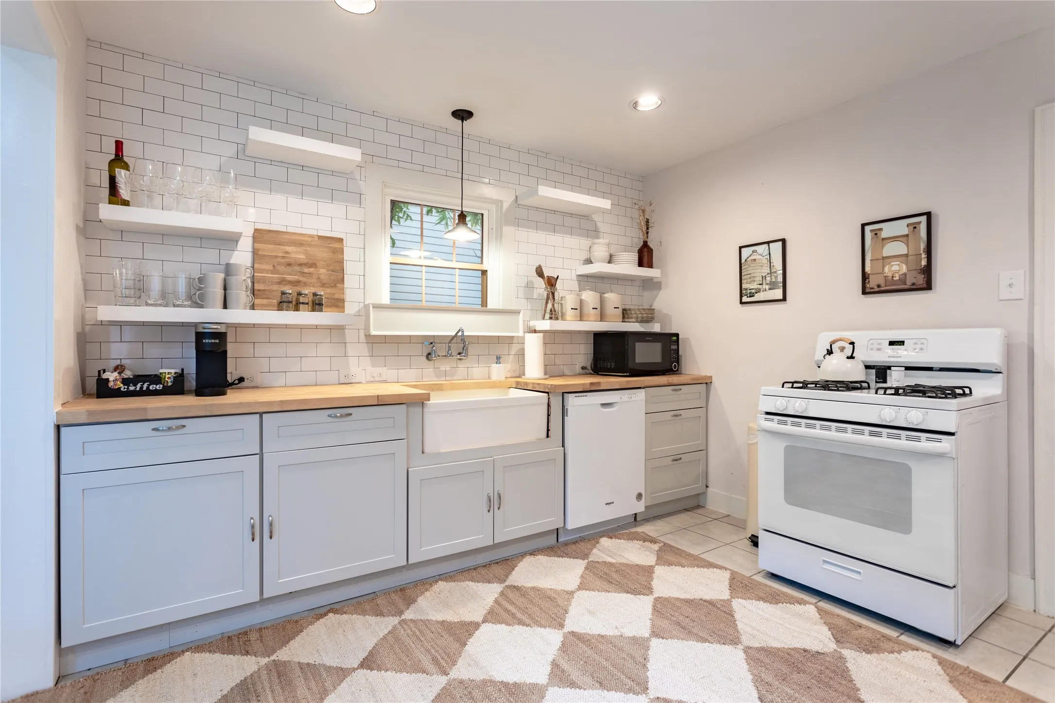 Single Family Residence For Sale in Mc Lennan County , 2521 Washington Avenue, Waco, Texas 76710, 3 Bedroom, 2 Bathroom, Garage spaces, 1,320 Sqft, built in 1936, Preowned, mls#21227820, Real Estate Agent in Waco, Homes For Sale in Mc Lennan county, Homes For Sale in Waco, Realtor in Waco Texas, Real Estate Brokerage Independent Realty Texas, Luminita Cordes Realtor