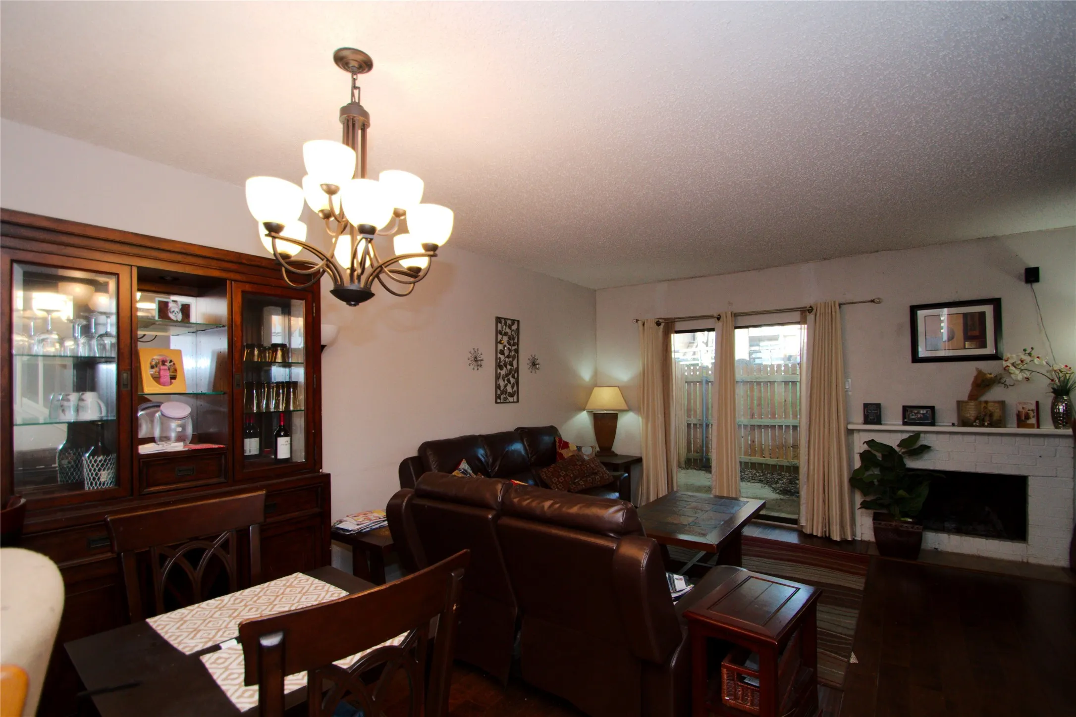 Condominium For Sale in Tarrant County , 2121 Park Willow Lane C, Arlington, Texas 76011, 2 Bedroom, 3 Bathroom, Garage spaces, 1,086 Sqft, built in 1981, Preowned, mls#21234596, Real Estate Agent in Arlington, Homes For Sale in Tarrant county, Homes For Sale in Arlington, Realtor in Arlington Texas, Real Estate Brokerage Independent Realty Texas, Luminita Cordes Realtor