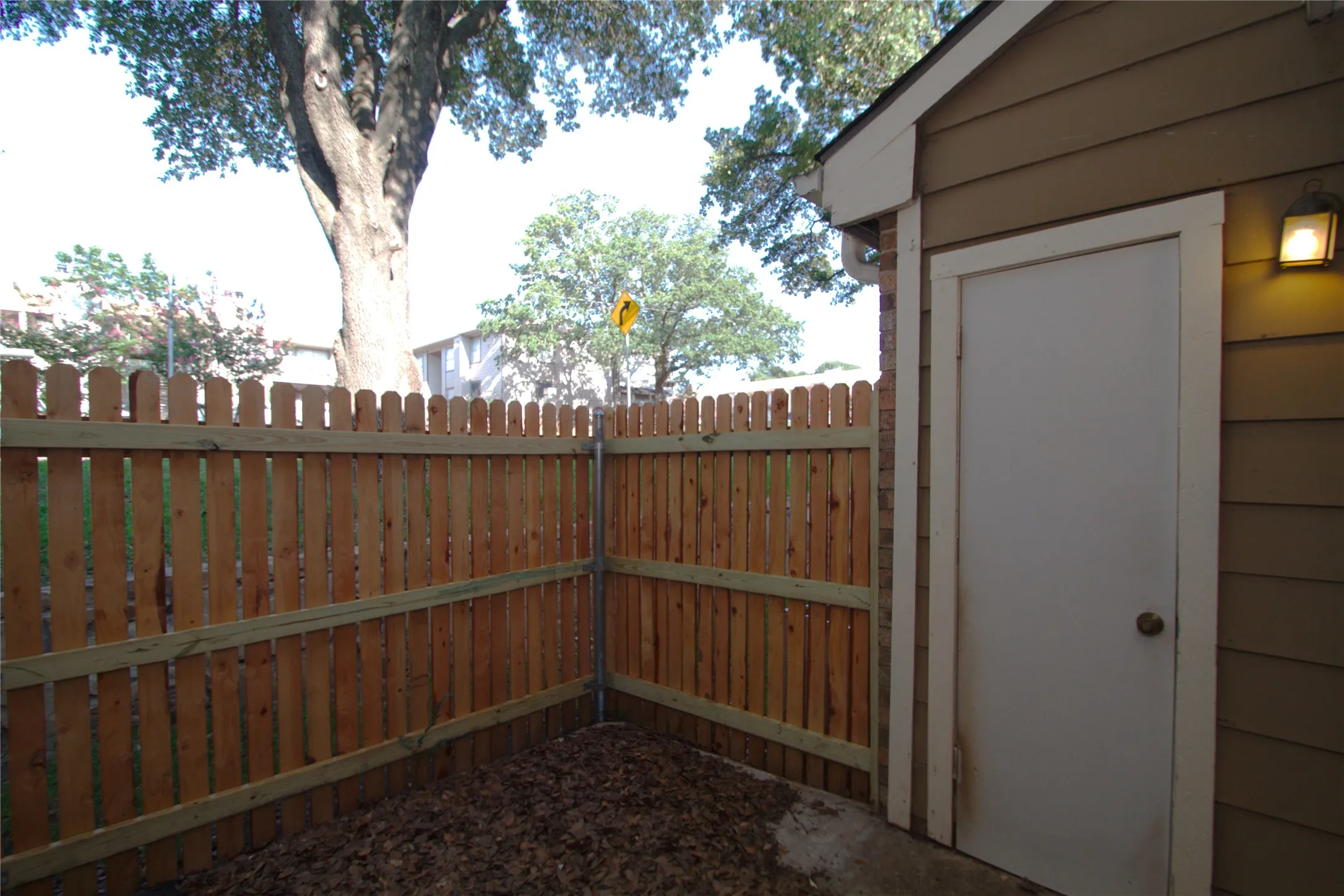 Condominium For Sale in Tarrant County , 2121 Park Willow Lane C, Arlington, Texas 76011, 2 Bedroom, 3 Bathroom, Garage spaces, 1,086 Sqft, built in 1981, Preowned, mls#21234596, Real Estate Agent in Arlington, Homes For Sale in Tarrant county, Homes For Sale in Arlington, Realtor in Arlington Texas, Real Estate Brokerage Independent Realty Texas, Luminita Cordes Realtor