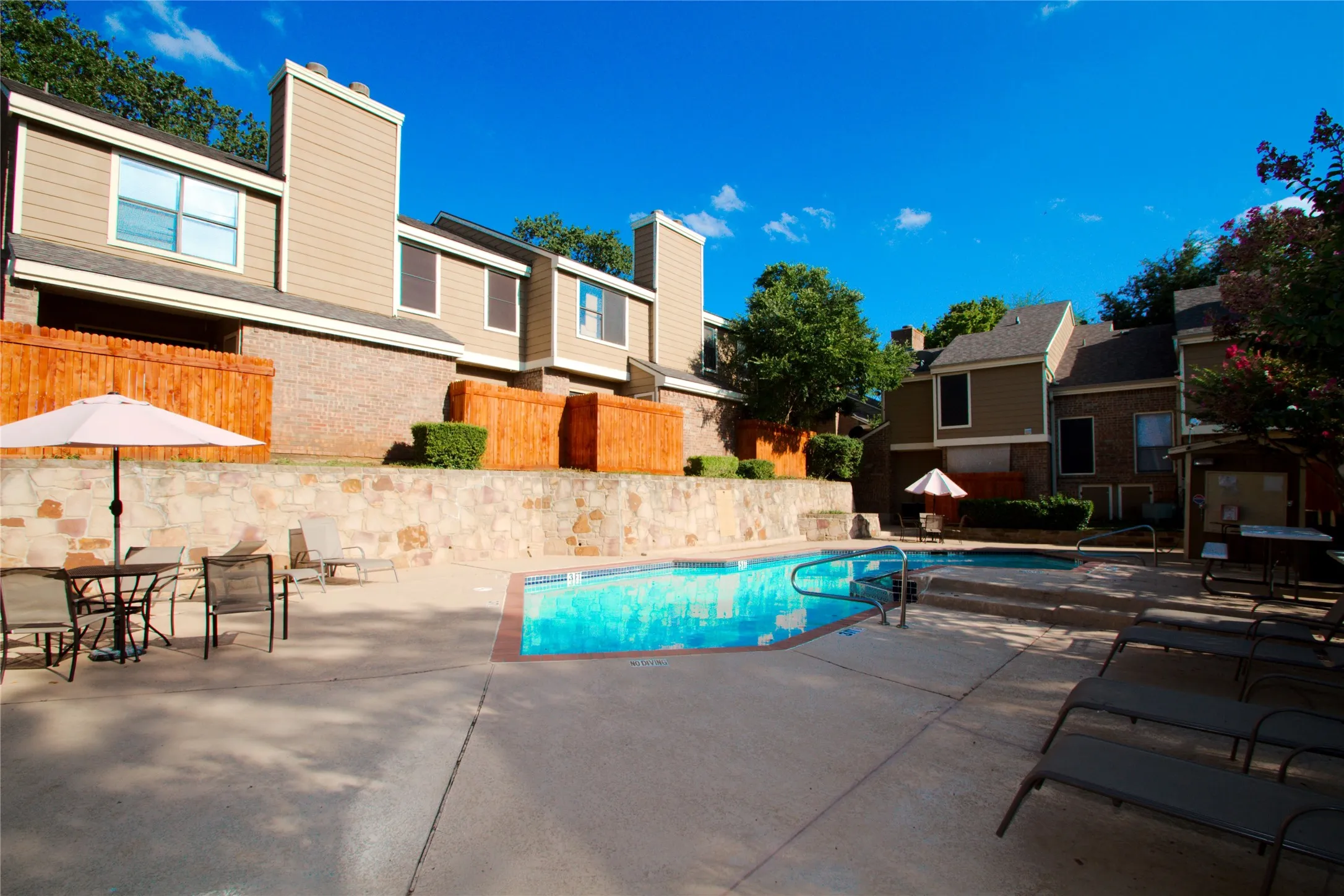 Condominium For Sale in Tarrant County , 2121 Park Willow Lane C, Arlington, Texas 76011, 2 Bedroom, 3 Bathroom, Garage spaces, 1,086 Sqft, built in 1981, Preowned, mls#21234596, Real Estate Agent in Arlington, Homes For Sale in Tarrant county, Homes For Sale in Arlington, Realtor in Arlington Texas, Real Estate Brokerage Independent Realty Texas, Luminita Cordes Realtor