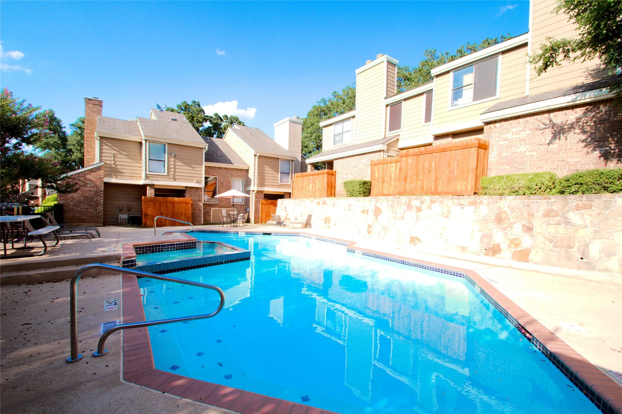 Condominium For Sale in Tarrant County , 2121 Park Willow Lane C, Arlington, Texas 76011, 2 Bedroom, 3 Bathroom, Garage spaces, 1,086 Sqft, built in 1981, Preowned, mls#21234596, Real Estate Agent in Arlington, Homes For Sale in Tarrant county, Homes For Sale in Arlington, Realtor in Arlington Texas, Real Estate Brokerage Independent Realty Texas, Luminita Cordes Realtor