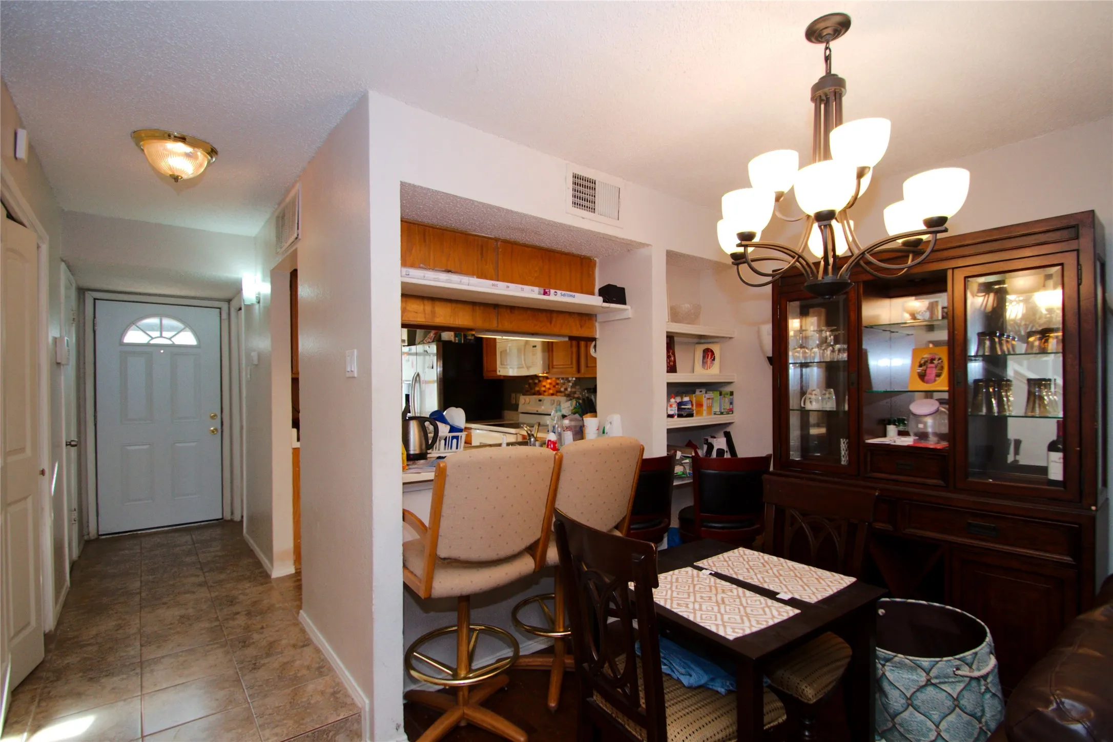 Condominium For Sale in Tarrant County , 2121 Park Willow Lane C, Arlington, Texas 76011, 2 Bedroom, 3 Bathroom, Garage spaces, 1,086 Sqft, built in 1981, Preowned, mls#21234596, Real Estate Agent in Arlington, Homes For Sale in Tarrant county, Homes For Sale in Arlington, Realtor in Arlington Texas, Real Estate Brokerage Independent Realty Texas, Luminita Cordes Realtor