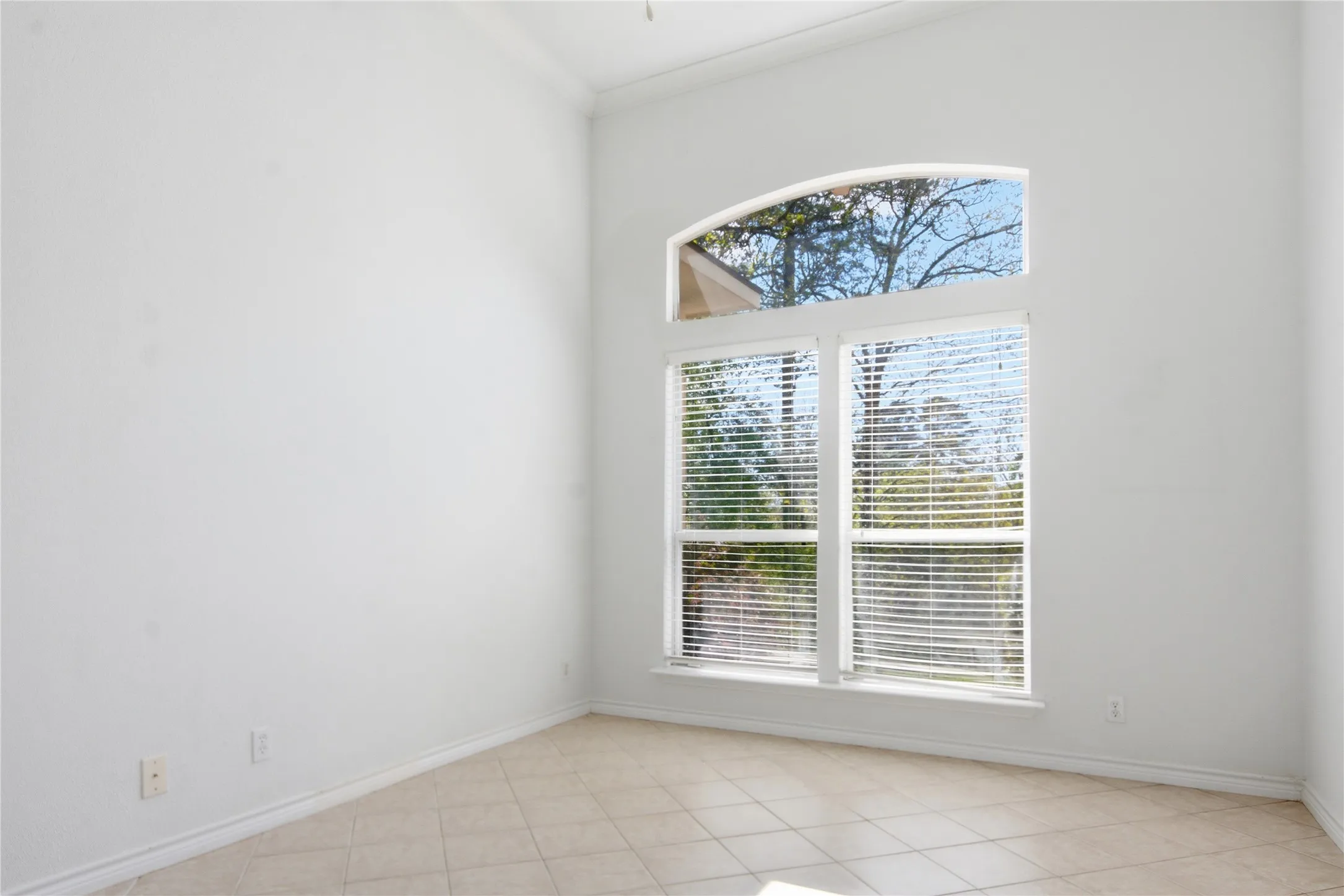 Single Family Residence For Sale in Smith County , 18737 Oakbrook Road, Tyler, Texas 75703, 3 Bedrooms, 3 Bathrooms, 3 Garage spaces, 2,849 Sqft, built in 2002, Preowned, Price $515,000, mls#21226832, Real Estate Agent in Tyler, Homes For Sale in Smith county, Homes For Sale in Tyler, Realtor in Tyler Texas, Real Estate Brokerage Independent Realty Texas, Luminita Cordes Realtor