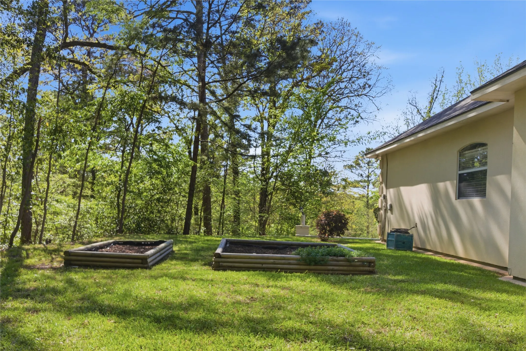 Single Family Residence For Sale in Smith County , 18737 Oakbrook Road, Tyler, Texas 75703, 3 Bedrooms, 3 Bathrooms, 3 Garage spaces, 2,849 Sqft, built in 2002, Preowned, Price $515,000, mls#21226832, Real Estate Agent in Tyler, Homes For Sale in Smith county, Homes For Sale in Tyler, Realtor in Tyler Texas, Real Estate Brokerage Independent Realty Texas, Luminita Cordes Realtor