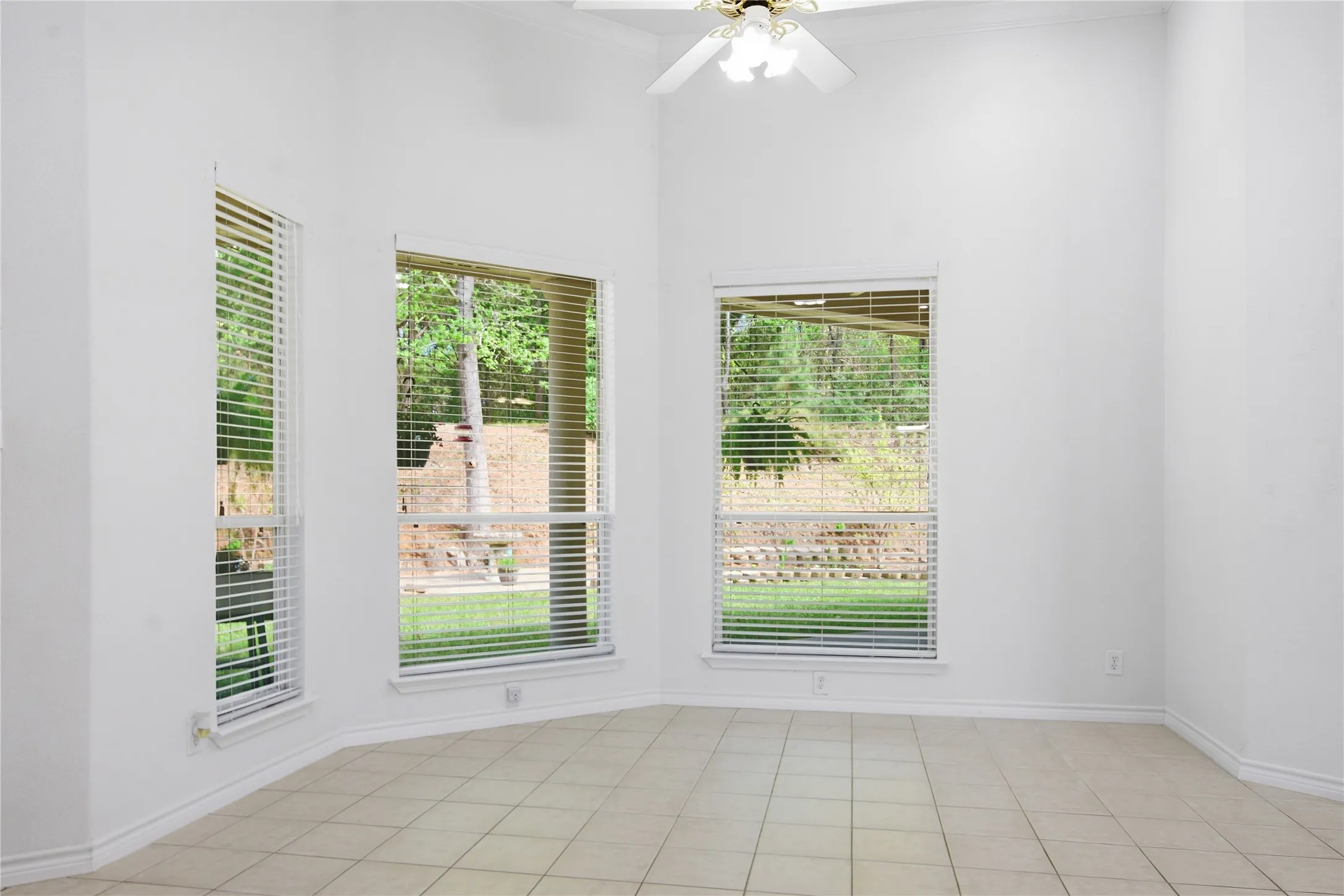 Single Family Residence For Sale in Smith County , 18737 Oakbrook Road, Tyler, Texas 75703, 3 Bedrooms, 3 Bathrooms, 3 Garage spaces, 2,849 Sqft, built in 2002, Preowned, Price $515,000, mls#21226832, Real Estate Agent in Tyler, Homes For Sale in Smith county, Homes For Sale in Tyler, Realtor in Tyler Texas, Real Estate Brokerage Independent Realty Texas, Luminita Cordes Realtor