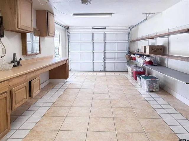 Single Family Residence For Sale in Smith County , 18737 Oakbrook Road, Tyler, Texas 75703, 3 Bedrooms, 3 Bathrooms, 3 Garage spaces, 2,849 Sqft, built in 2002, Preowned, Price $515,000, mls#21226832, Real Estate Agent in Tyler, Homes For Sale in Smith county, Homes For Sale in Tyler, Realtor in Tyler Texas, Real Estate Brokerage Independent Realty Texas, Luminita Cordes Realtor