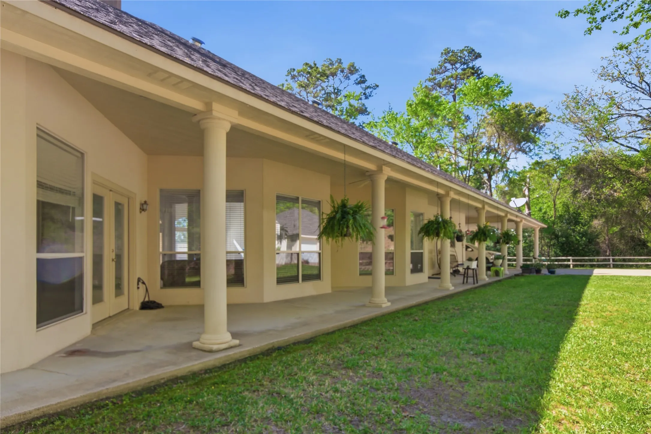 Single Family Residence For Sale in Smith County , 18737 Oakbrook Road, Tyler, Texas 75703, 3 Bedrooms, 3 Bathrooms, 3 Garage spaces, 2,849 Sqft, built in 2002, Preowned, Price $515,000, mls#21226832, Real Estate Agent in Tyler, Homes For Sale in Smith county, Homes For Sale in Tyler, Realtor in Tyler Texas, Real Estate Brokerage Independent Realty Texas, Luminita Cordes Realtor