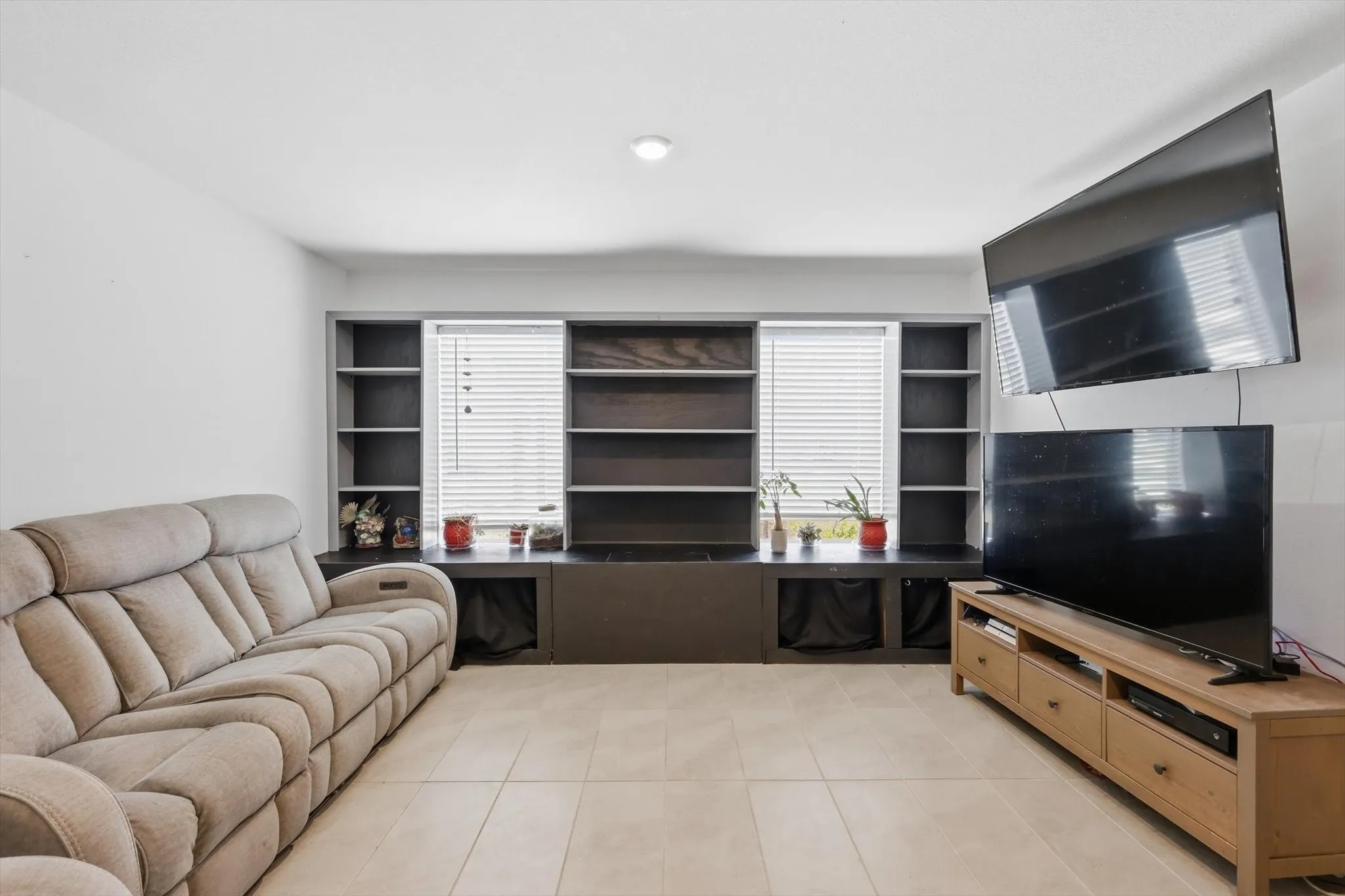 Single Family Residence For Sale in Ellis County , 454 Eagle Wind Way, Ferris, Texas 75125, 4 Bedroom, 2 Bathroom, Garage spaces, 1,347 Sqft, built in 2023, mls#21233238, Real Estate Agent in Ferris, Homes For Sale in Ellis county, Homes For Sale in Ferris, Realtor in Ferris Texas, Real Estate Brokerage Independent Realty Texas, Luminita Cordes Realtor