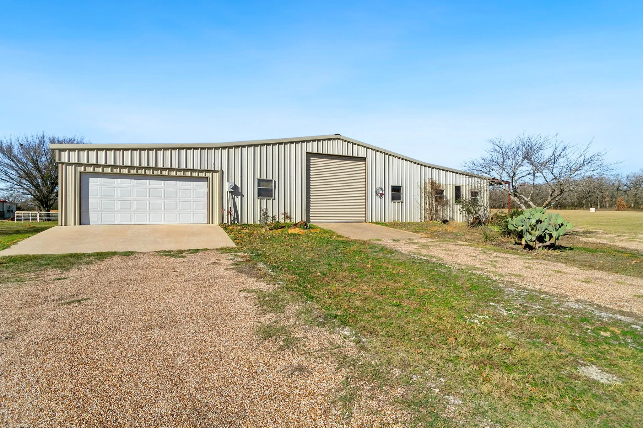 Farm For Sale in Hill County , 1561 FM 934, Blum, Texas 76627, 3 Bedroom, 4 Bathroom, 7 Garage spaces, 4,255 Sqft, built in 2010, Price $3,250,000, mls#21233833, Real Estate Agent in Blum, Homes For Sale in Hill county, Homes For Sale in Blum, Realtor in Blum Texas, Real Estate Brokerage Independent Realty Texas, Luminita Cordes Realtor