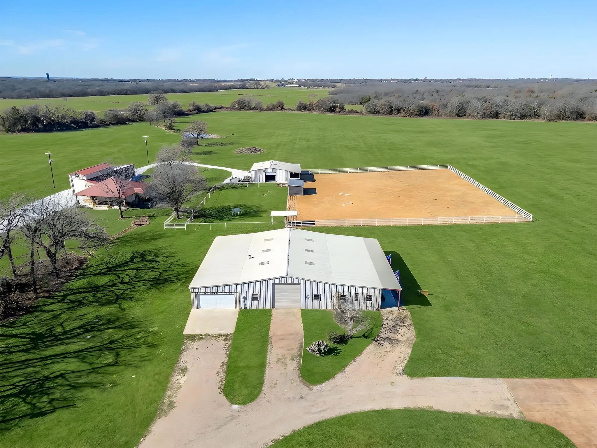 Farm For Sale in Hill County , 1561 FM 934, Blum, Texas 76627, 3 Bedroom, 4 Bathroom, 7 Garage spaces, 4,255 Sqft, built in 2010, Price $3,250,000, mls#21233833, Real Estate Agent in Blum, Homes For Sale in Hill county, Homes For Sale in Blum, Realtor in Blum Texas, Real Estate Brokerage Independent Realty Texas, Luminita Cordes Realtor