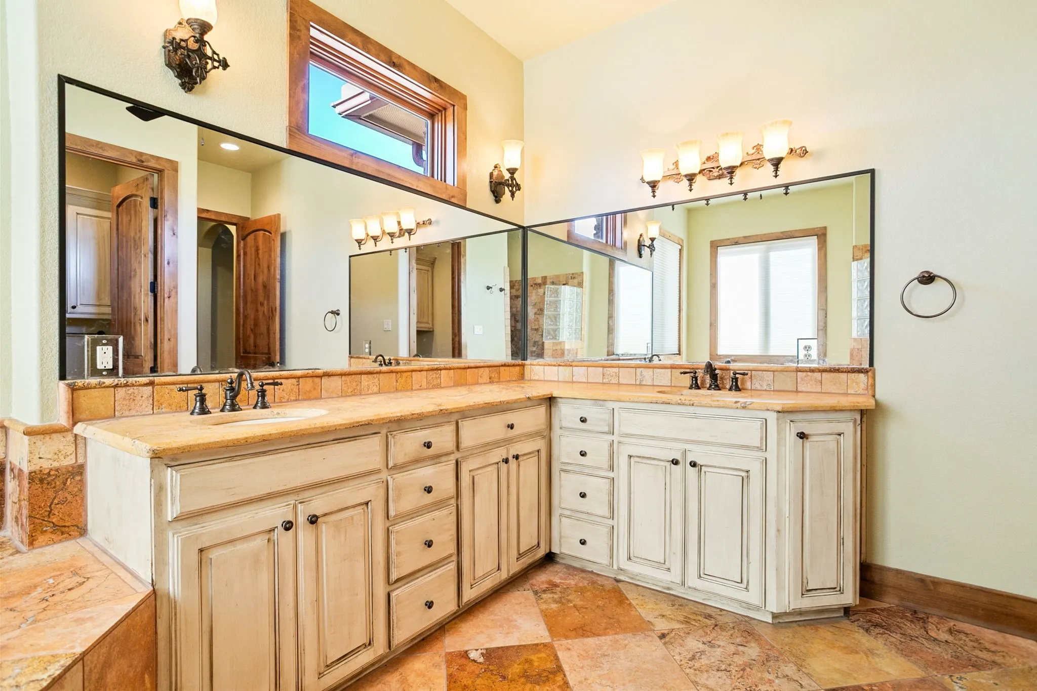 Farm For Sale in Hill County , 1561 FM 934, Blum, Texas 76627, 3 Bedroom, 4 Bathroom, 7 Garage spaces, 4,255 Sqft, built in 2010, Price $3,250,000, mls#21233833, Real Estate Agent in Blum, Homes For Sale in Hill county, Homes For Sale in Blum, Realtor in Blum Texas, Real Estate Brokerage Independent Realty Texas, Luminita Cordes Realtor