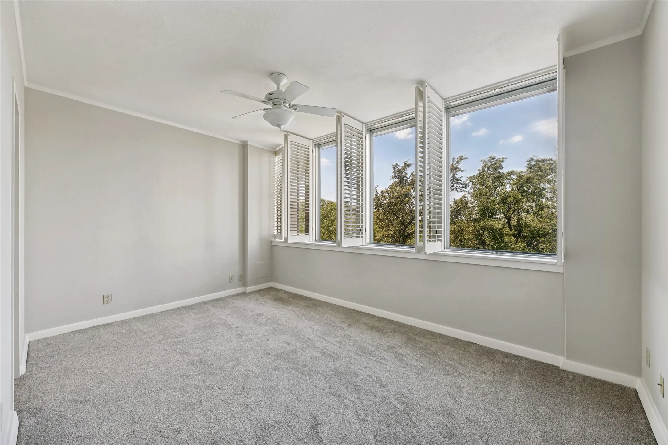 Condominium For Sale in Dallas County , 6211 W Northwest Highway 300, Dallas, Texas 75225, 2 Bedrooms, 2 Bathrooms, 1 Garage spaces, 1,132 Sqft, built in 1966, Price $249,000, mls#21234781, Real Estate Agent in Dallas, Homes For Sale in Dallas county, Homes For Sale in Dallas, Realtor in Dallas Texas, Real Estate Brokerage Independent Realty Texas, Luminita Cordes Realtor
