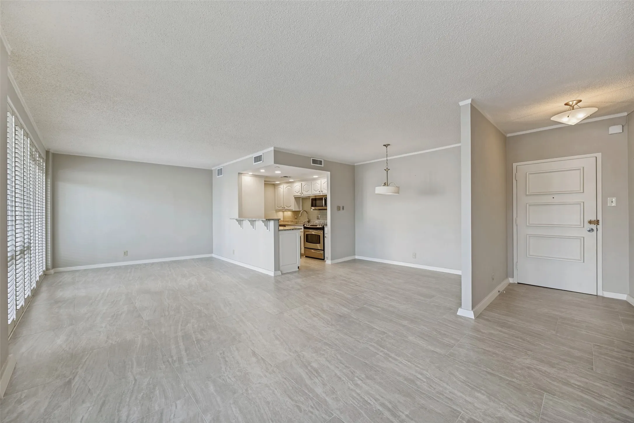 Condominium For Sale in Dallas County , 6211 W Northwest Highway 300, Dallas, Texas 75225, 2 Bedrooms, 2 Bathrooms, 1 Garage spaces, 1,132 Sqft, built in 1966, Price $249,000, mls#21234781, Real Estate Agent in Dallas, Homes For Sale in Dallas county, Homes For Sale in Dallas, Realtor in Dallas Texas, Real Estate Brokerage Independent Realty Texas, Luminita Cordes Realtor