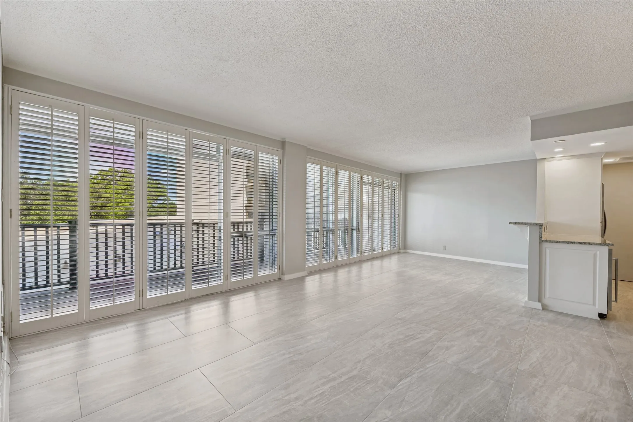 Condominium For Sale in Dallas County , 6211 W Northwest Highway 300, Dallas, Texas 75225, 2 Bedrooms, 2 Bathrooms, 1 Garage spaces, 1,132 Sqft, built in 1966, Price $249,000, mls#21234781, Real Estate Agent in Dallas, Homes For Sale in Dallas county, Homes For Sale in Dallas, Realtor in Dallas Texas, Real Estate Brokerage Independent Realty Texas, Luminita Cordes Realtor