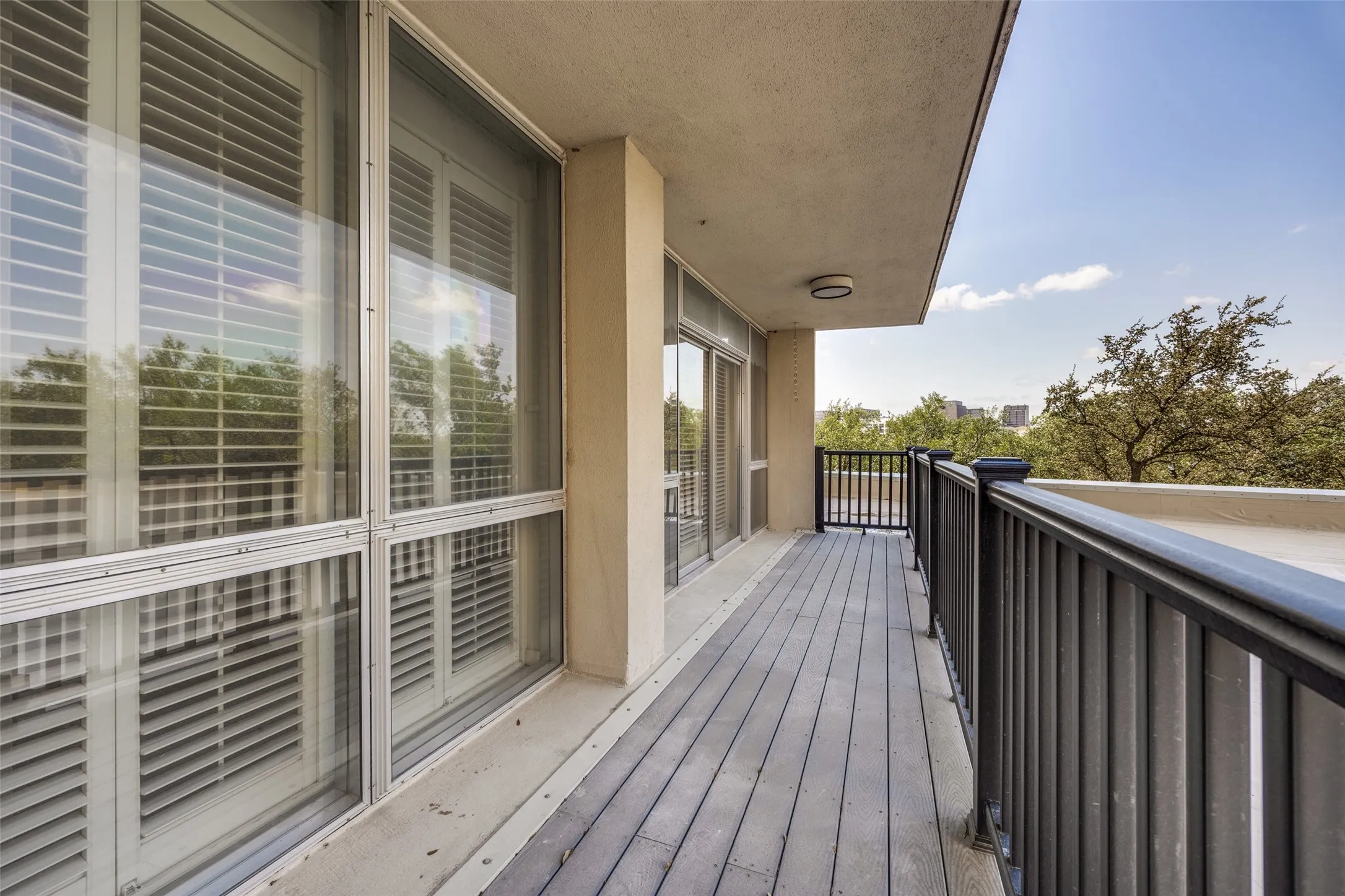 Condominium For Sale in Dallas County , 6211 W Northwest Highway 300, Dallas, Texas 75225, 2 Bedrooms, 2 Bathrooms, 1 Garage spaces, 1,132 Sqft, built in 1966, Price $249,000, mls#21234781, Real Estate Agent in Dallas, Homes For Sale in Dallas county, Homes For Sale in Dallas, Realtor in Dallas Texas, Real Estate Brokerage Independent Realty Texas, Luminita Cordes Realtor