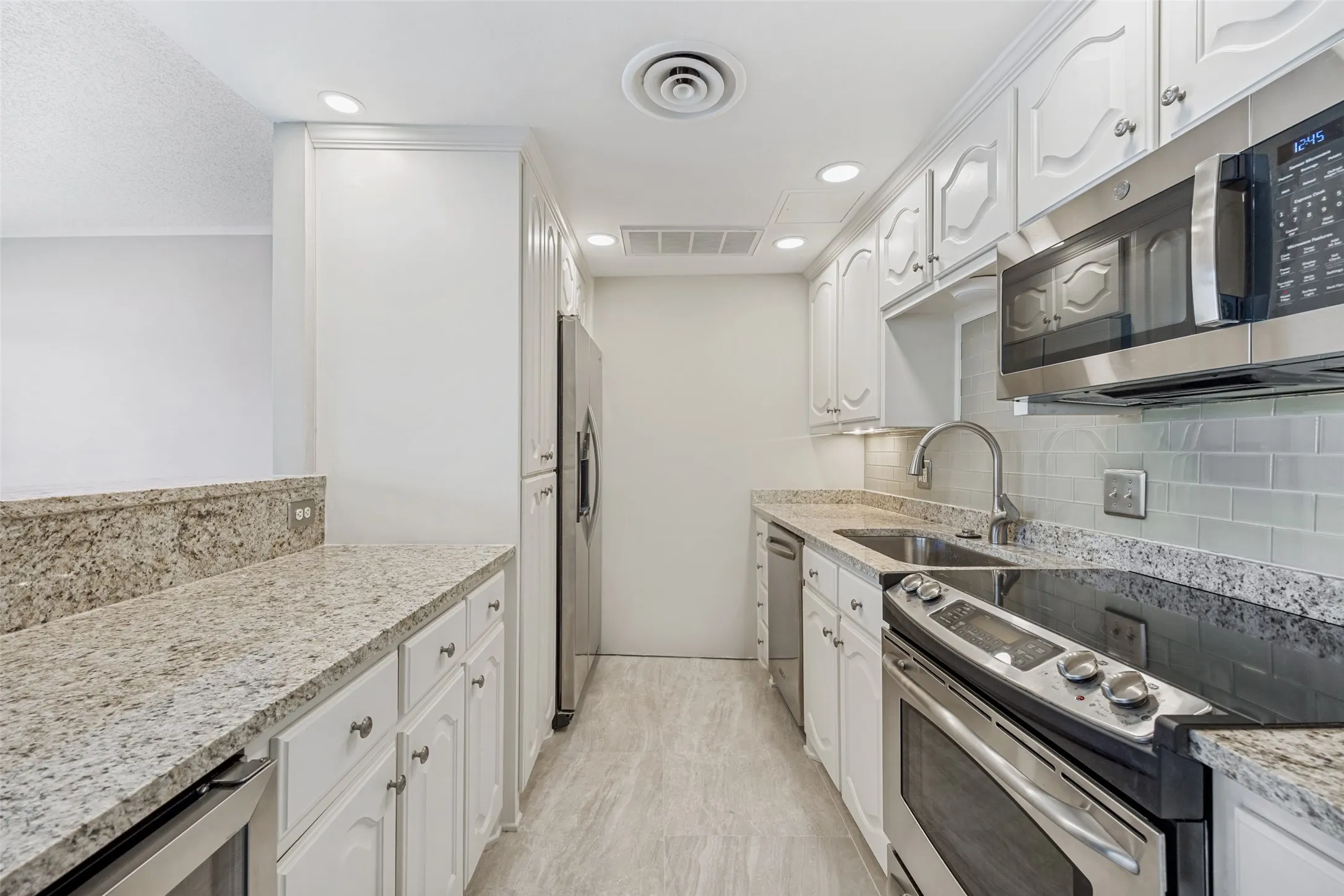 Condominium For Sale in Dallas County , 6211 W Northwest Highway 300, Dallas, Texas 75225, 2 Bedrooms, 2 Bathrooms, 1 Garage spaces, 1,132 Sqft, built in 1966, Price $249,000, mls#21234781, Real Estate Agent in Dallas, Homes For Sale in Dallas county, Homes For Sale in Dallas, Realtor in Dallas Texas, Real Estate Brokerage Independent Realty Texas, Luminita Cordes Realtor