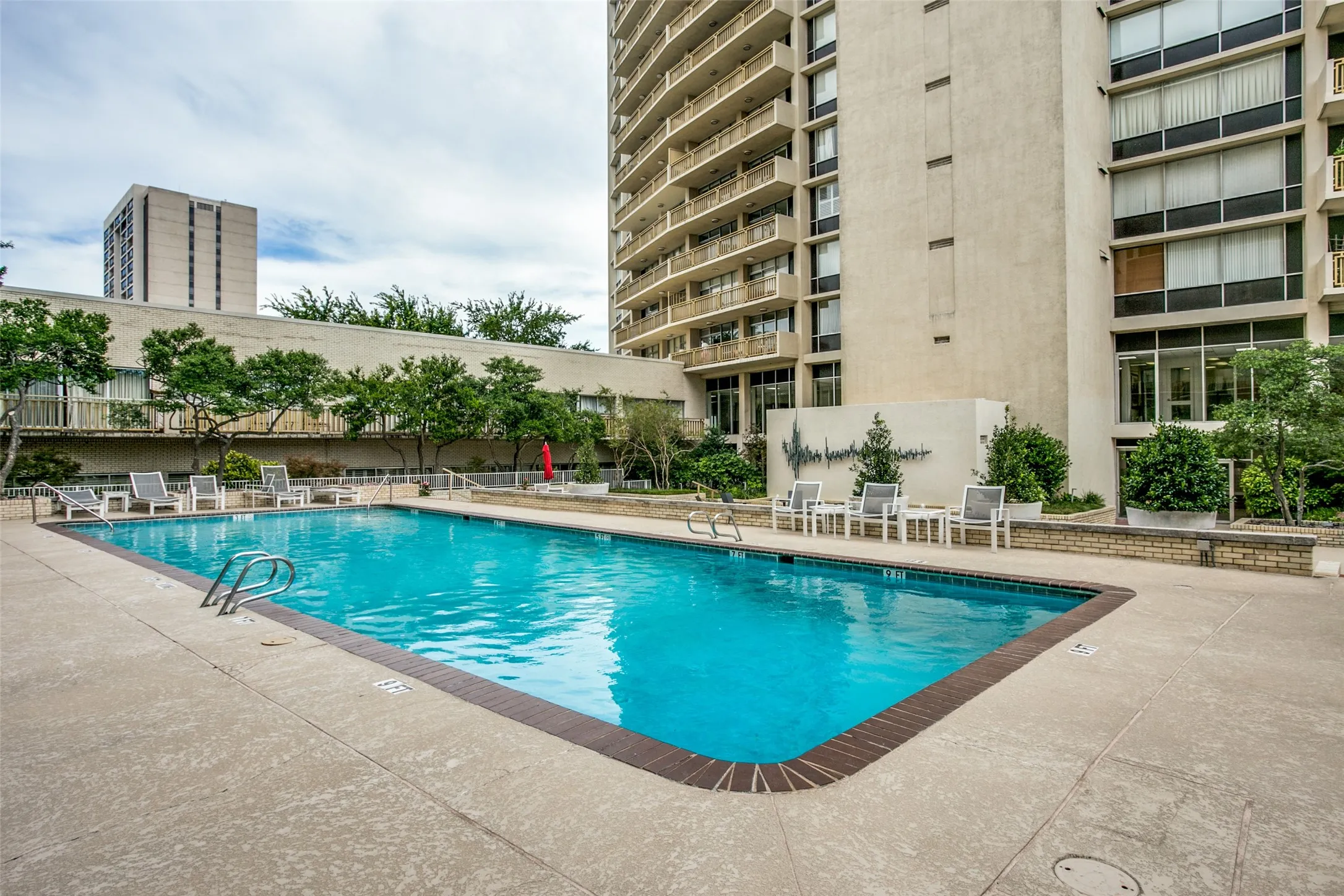 Condominium For Sale in Dallas County , 6211 W Northwest Highway 300, Dallas, Texas 75225, 2 Bedrooms, 2 Bathrooms, 1 Garage spaces, 1,132 Sqft, built in 1966, Price $249,000, mls#21234781, Real Estate Agent in Dallas, Homes For Sale in Dallas county, Homes For Sale in Dallas, Realtor in Dallas Texas, Real Estate Brokerage Independent Realty Texas, Luminita Cordes Realtor