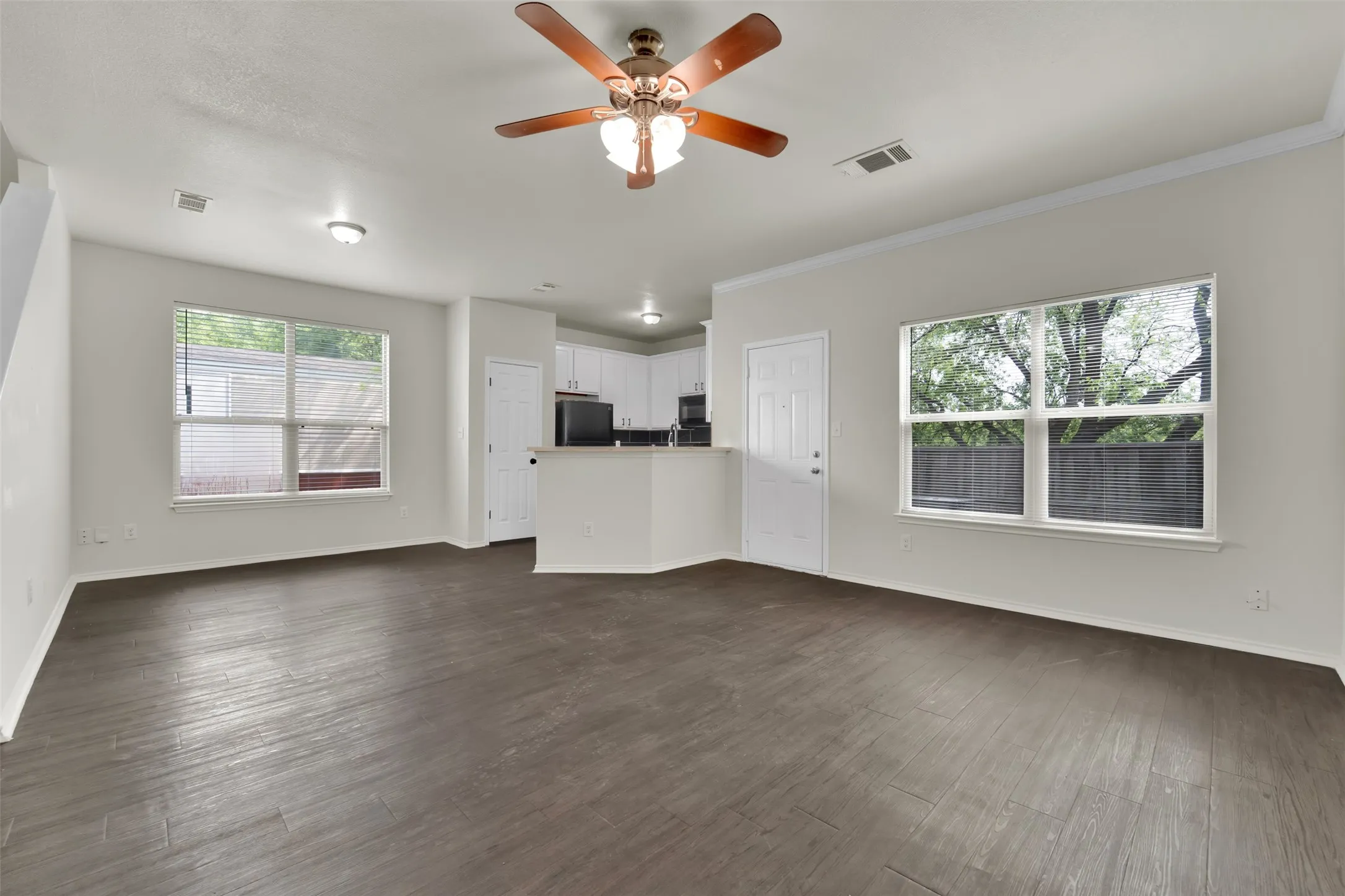 Townhouse For Rent in Denton County , 338 Castleridge Drive, Little Elm, Texas 75068, 3 Bedroom, 3 Bathroom, 1 Garage spaces, 1,491 Sqft, built in 2012, mls#21233351, Real Estate Agent in Little Elm, Homes For Rent in Denton county, Homes For Rent in Little Elm, Realtor in Little Elm Texas, Real Estate Brokerage Independent Realty Texas, Luminita Cordes Realtor