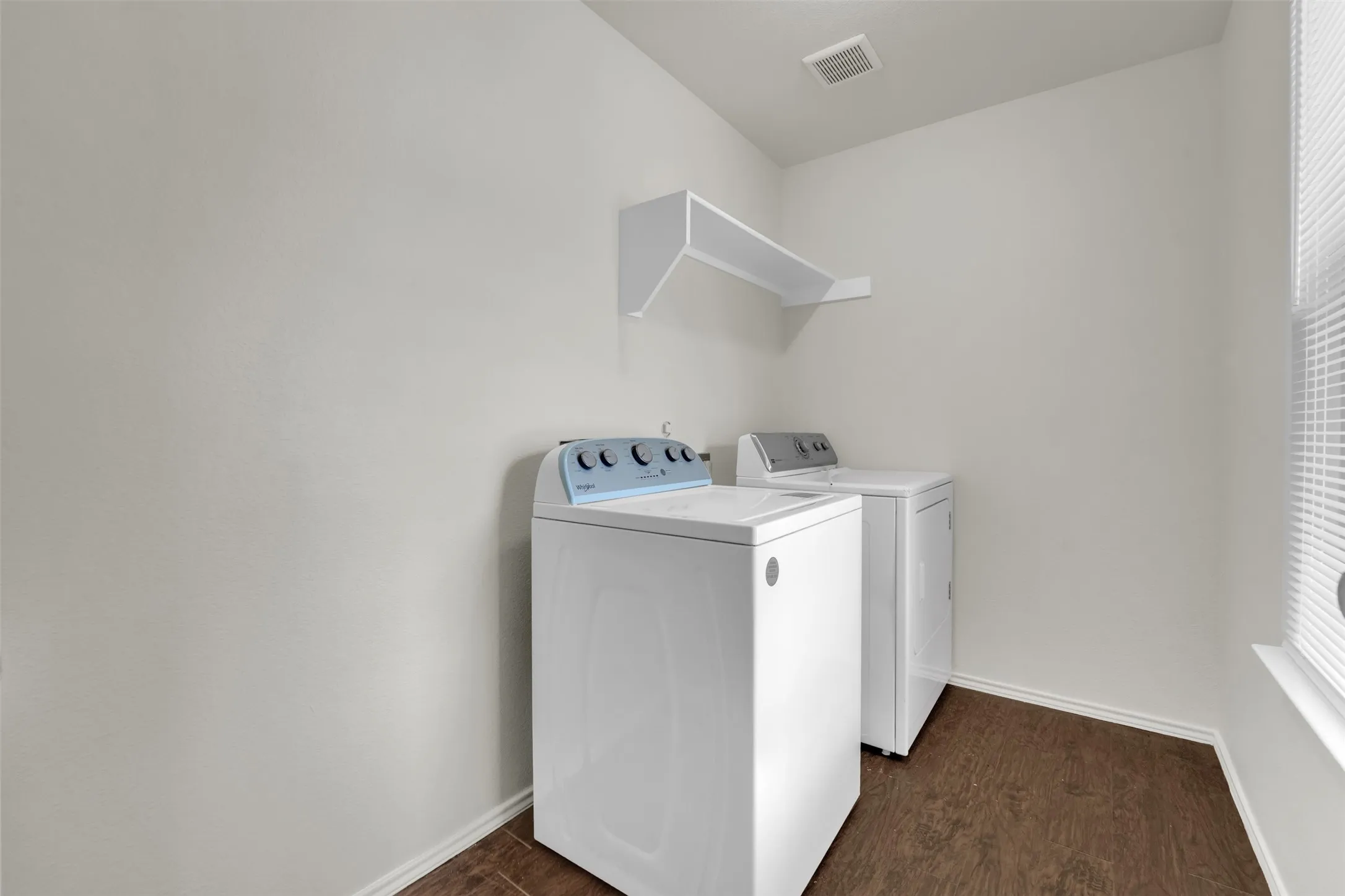Townhouse For Rent in Denton County , 338 Castleridge Drive, Little Elm, Texas 75068, 3 Bedroom, 3 Bathroom, 1 Garage spaces, 1,491 Sqft, built in 2012, mls#21233351, Real Estate Agent in Little Elm, Homes For Rent in Denton county, Homes For Rent in Little Elm, Realtor in Little Elm Texas, Real Estate Brokerage Independent Realty Texas, Luminita Cordes Realtor