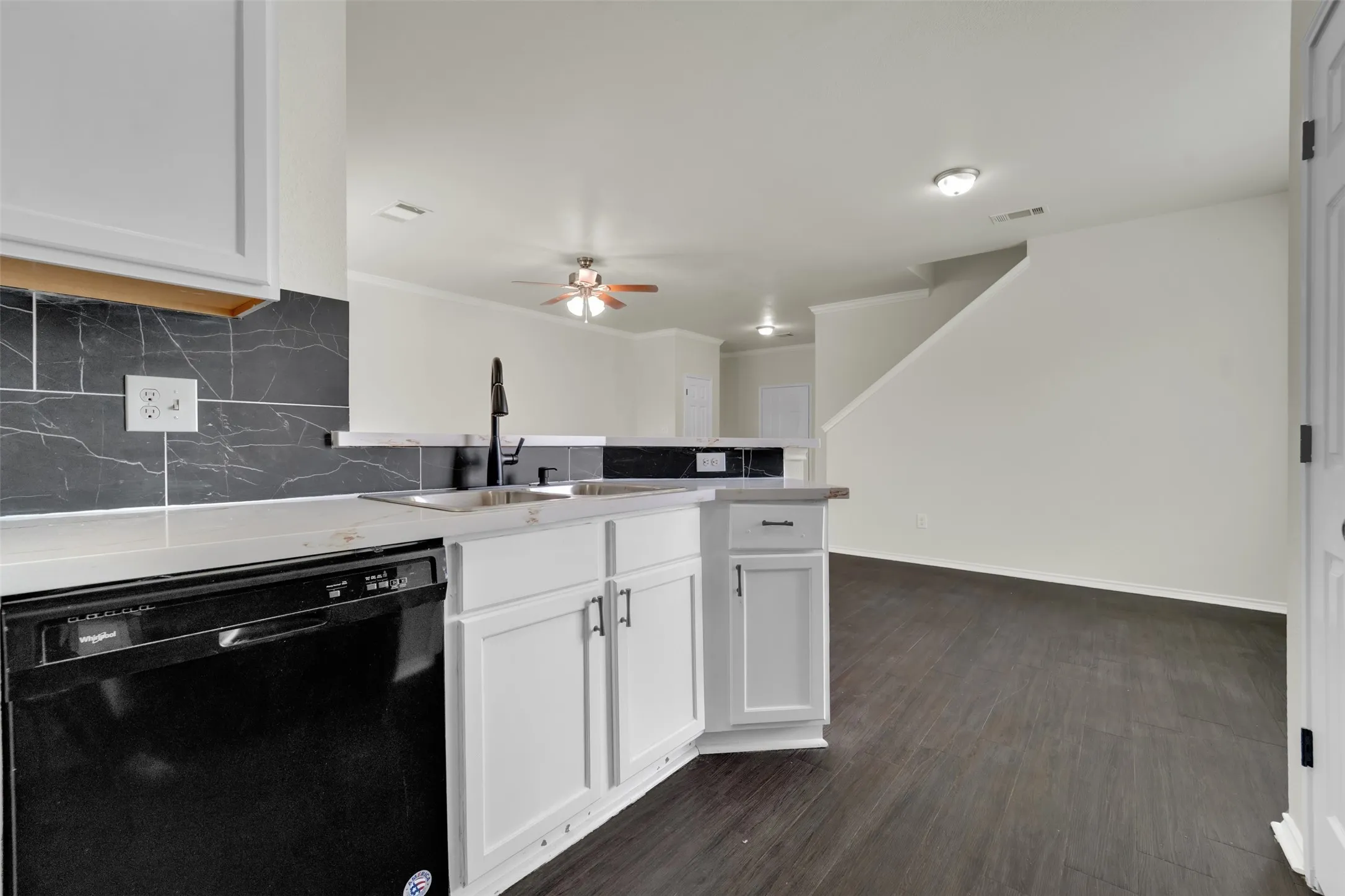 Townhouse For Rent in Denton County , 338 Castleridge Drive, Little Elm, Texas 75068, 3 Bedroom, 3 Bathroom, 1 Garage spaces, 1,491 Sqft, built in 2012, mls#21233351, Real Estate Agent in Little Elm, Homes For Rent in Denton county, Homes For Rent in Little Elm, Realtor in Little Elm Texas, Real Estate Brokerage Independent Realty Texas, Luminita Cordes Realtor